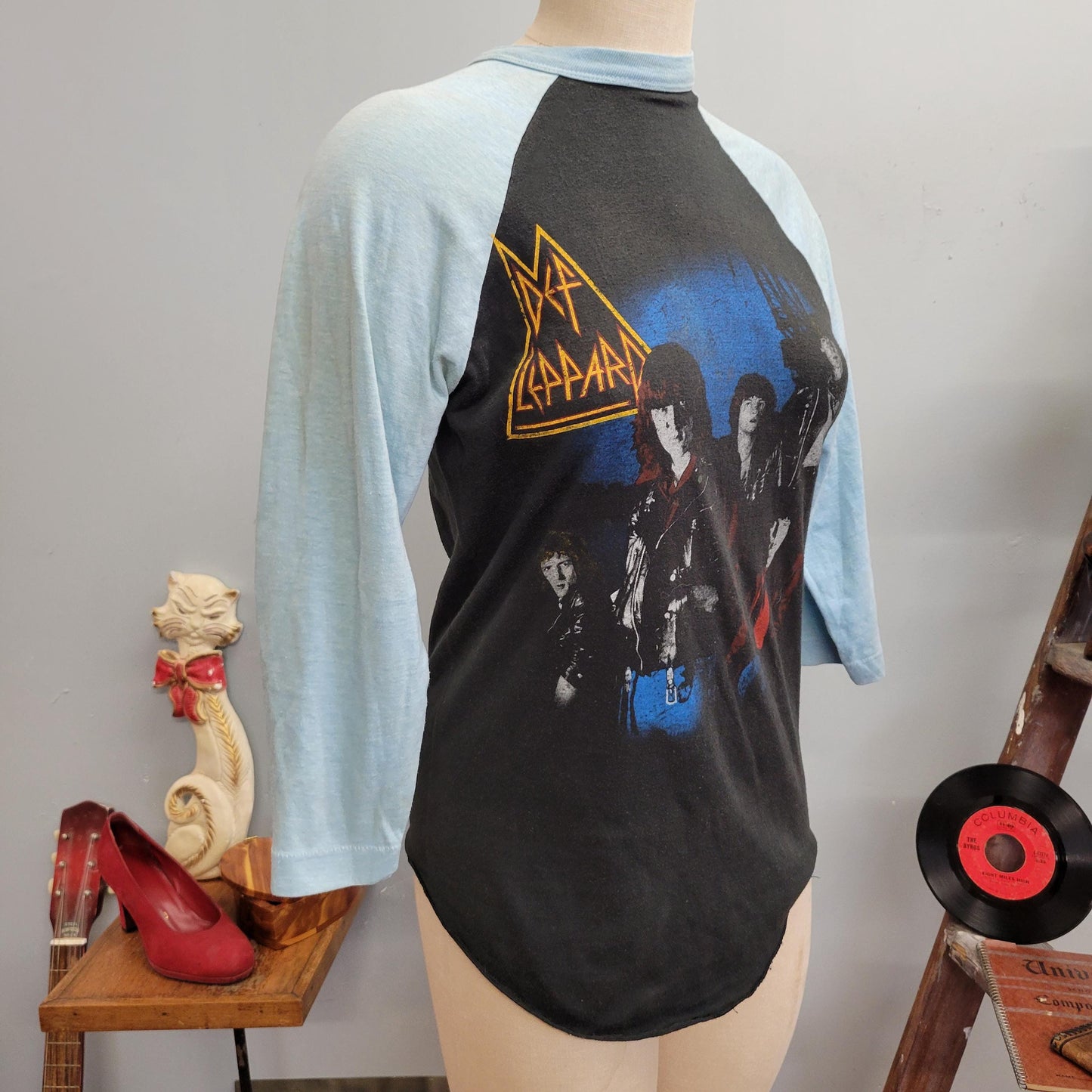vtg 80s DEF LEPPARD RAGLAN // vintage band tee tee jays medium rock brigade tour shirt two toned big face print faded soft hair metal glam
