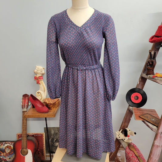 vtg 70s FLORAL BELTED DRESS / vintage Leslie Fay medium womens indigo cottage patterned flowers v neck fit flare belted autumn fashion cute