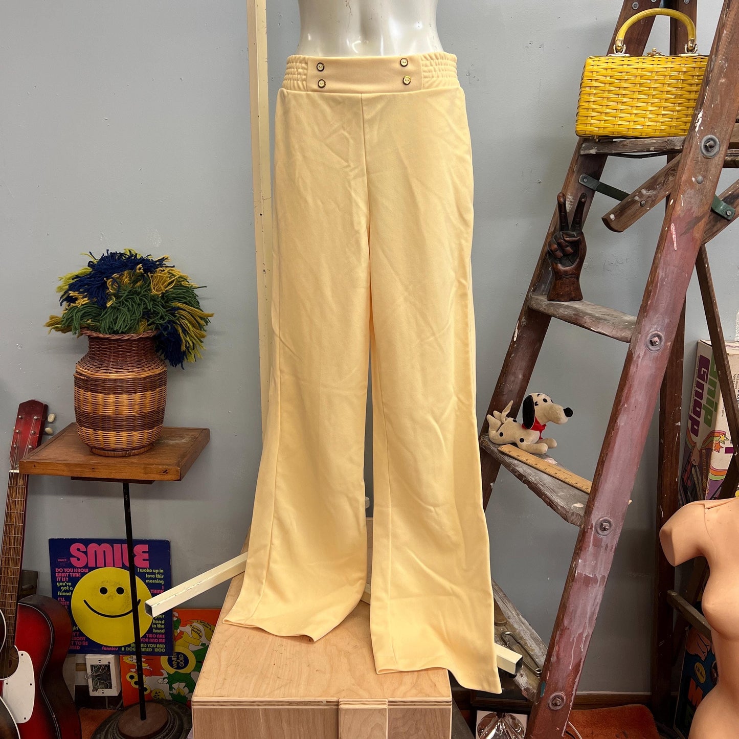 vtg 70s YELLOW DRESS PANTS // vintage size 10 pastel bell bottoms high waisted wide leg cool hippie mod autumn casual flare leg trousers 26