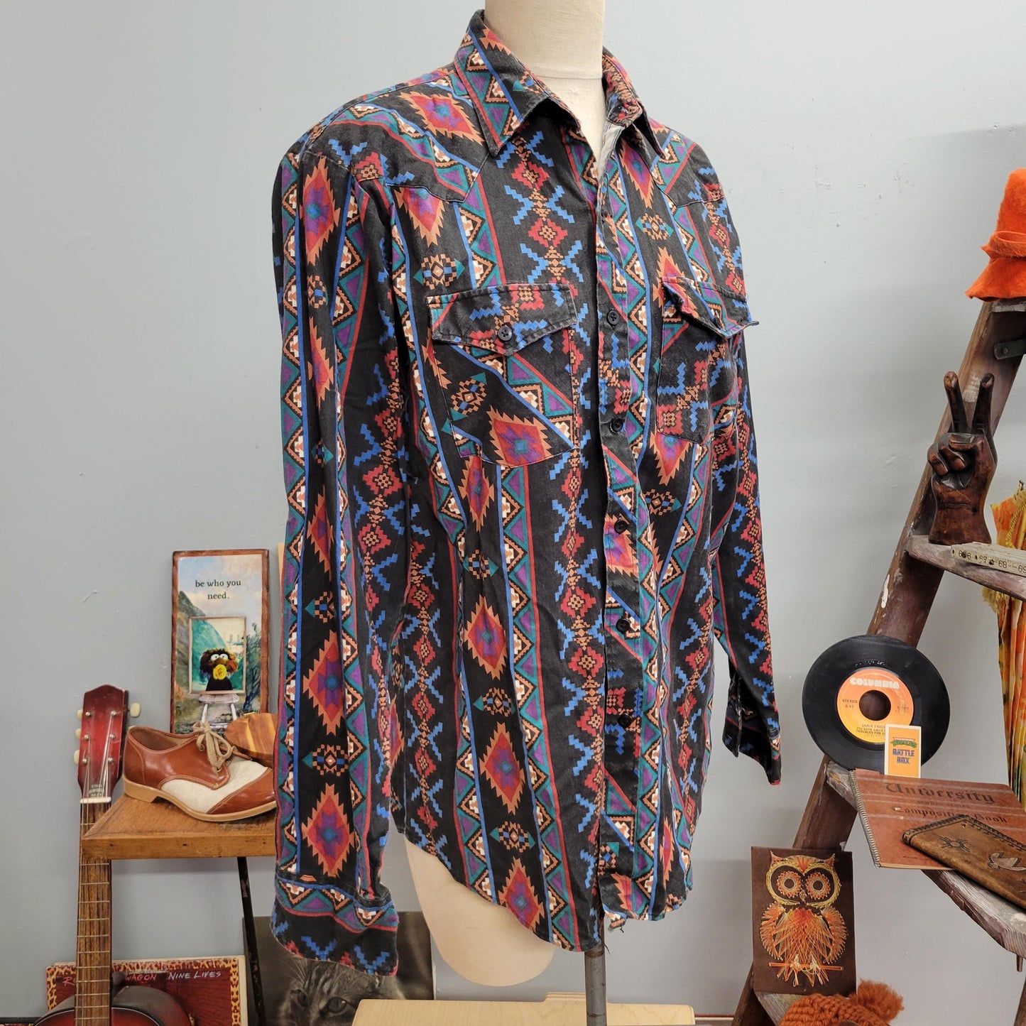 vtg 70s WESTERN BUTTON DOWN  // vintage authentic western youngbloods shirt medium cowboy texas style aztec southwestern all over print