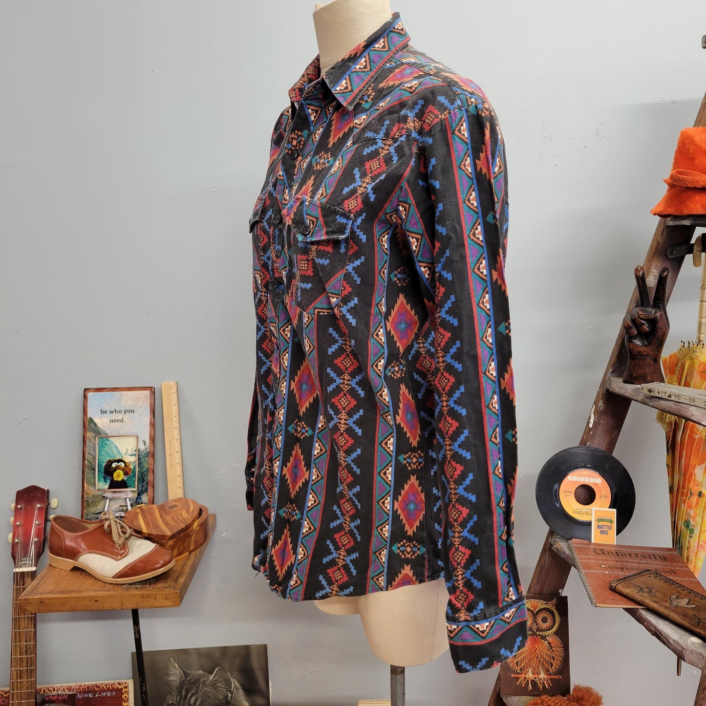 vtg 70s WESTERN BUTTON DOWN  // vintage authentic western youngbloods shirt medium cowboy texas style aztec southwestern all over print