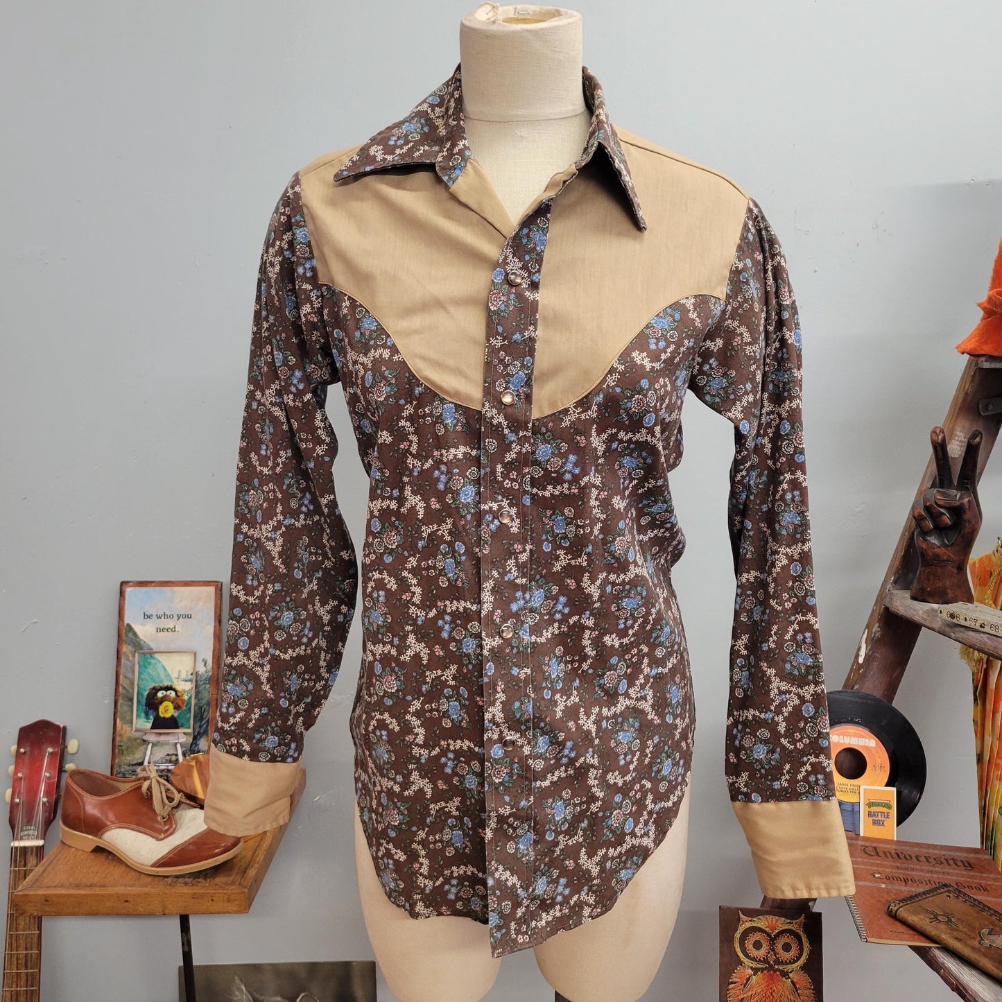 vtg 70s WESTERN PEARL SNAP Shirt // vintage floral sears western wear mens small calico floral beige western rodeo button down hippie style