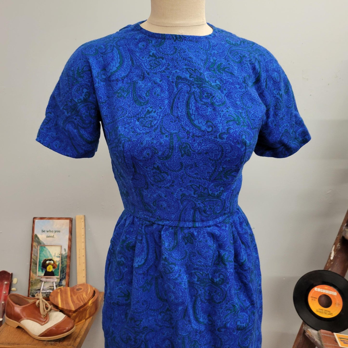 vtg 60s LANZ DAY DRESS // vintage lanz originals medium blue paisley retro mcm joan mad men style preppy sophisticated autumn wiggle dress