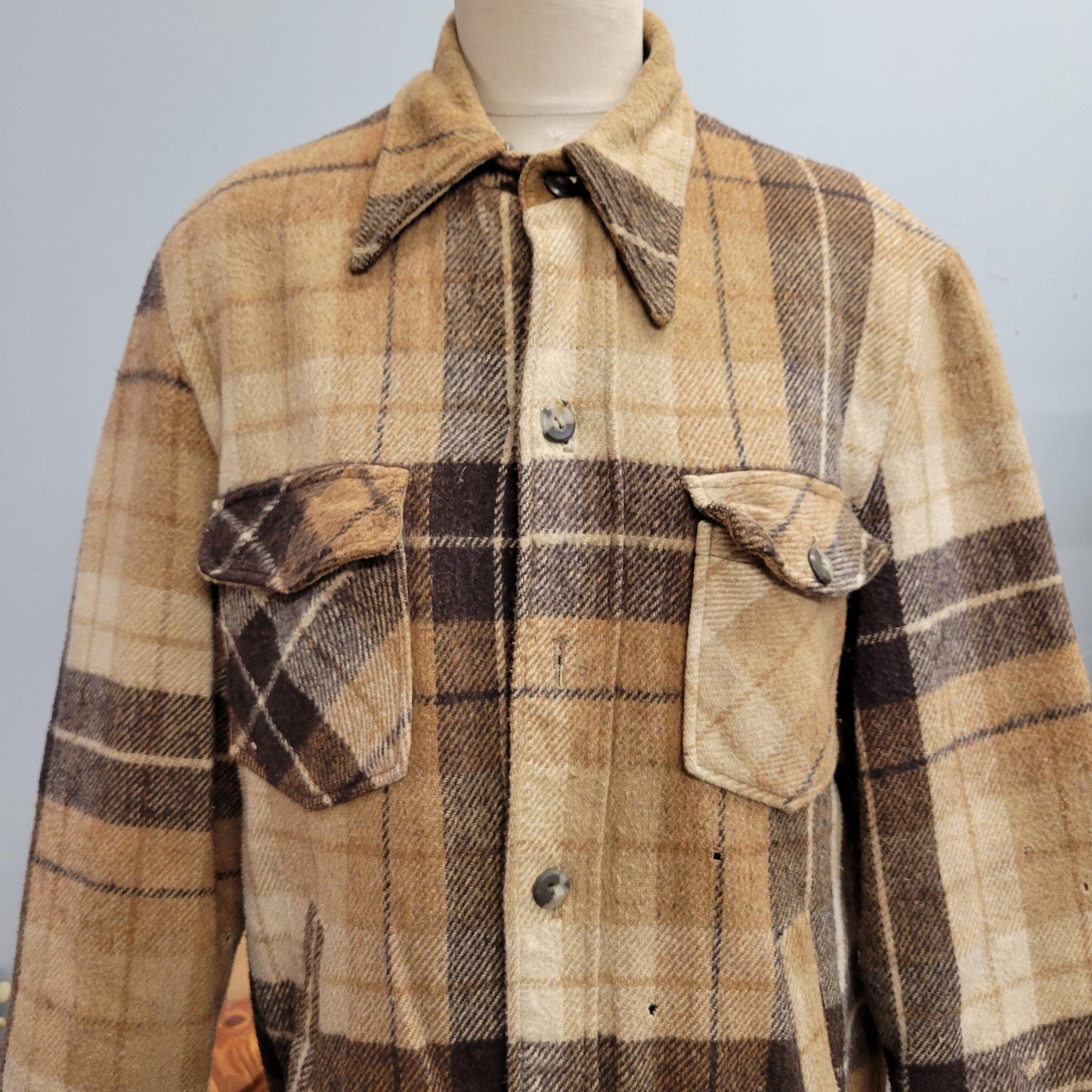 vtg 70s PLAID FLANNEL JACKET // vintage sears best outerwear medium fall autumn coat wool sherpa lined neutral tones tan western pockets