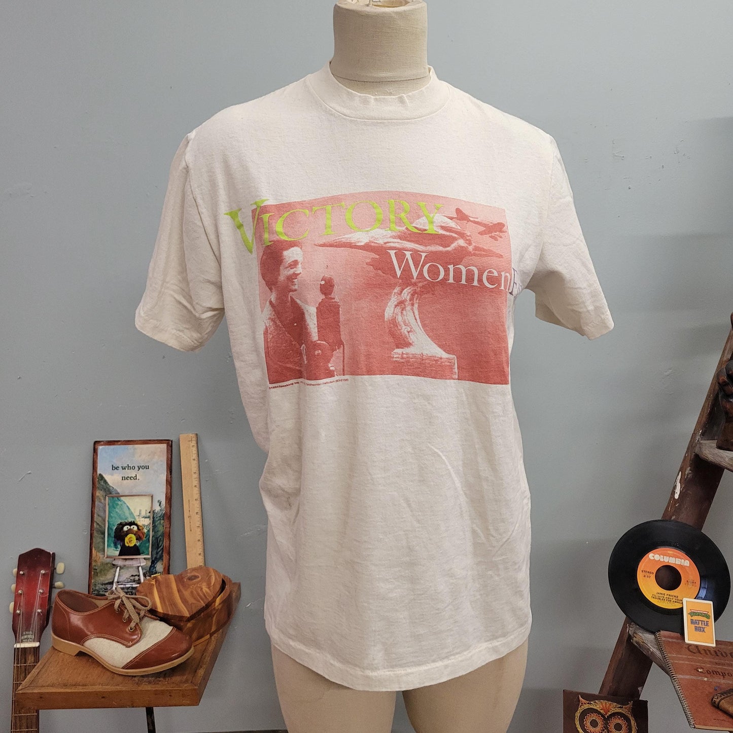 vtg 90s VICTORY WOMEN TSHIRT // vintage oneita medium smithsonian women fly amelia earhart women in flight history museum art tee girl power