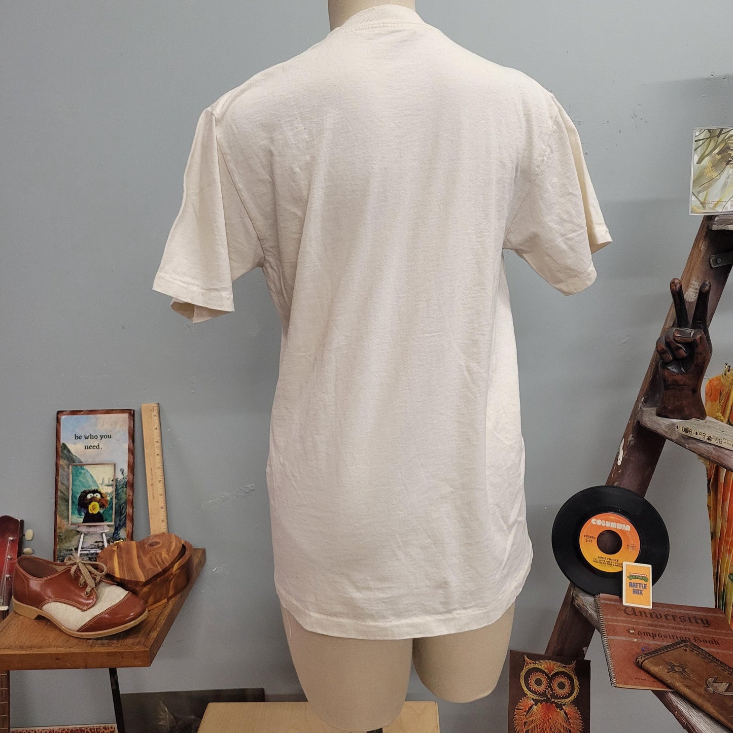 vtg 90s VICTORY WOMEN TSHIRT // vintage oneita medium smithsonian women fly amelia earhart women in flight history museum art tee girl power