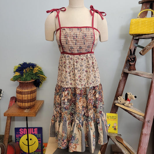 vtg 70s FLORAL PRAIRIE DRESS // vintage non stop union made womens small beige red tie strap tiered tank hippie boho prairie cottage style