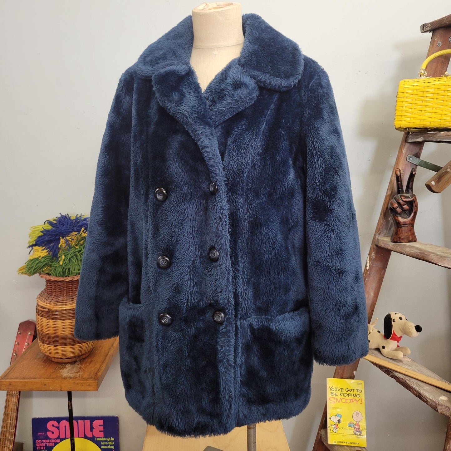 vtg 70s BLUE PLUSH JACKET // vintage white stag large womens deep pile faux fur shaggy big collar retro mod pea coat party girl movie star