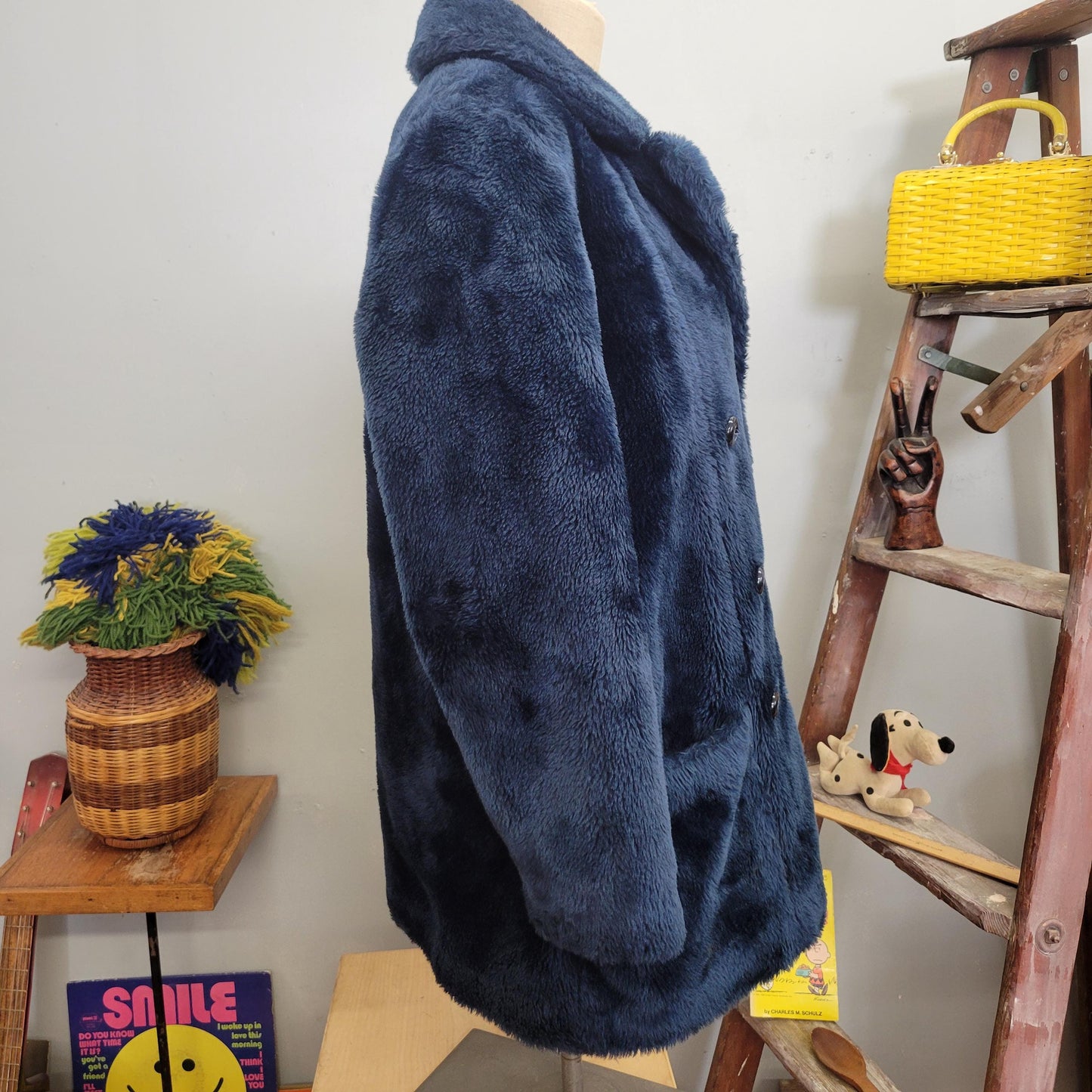 vtg 70s BLUE PLUSH JACKET // vintage white stag large womens deep pile faux fur shaggy big collar retro mod pea coat party girl movie star