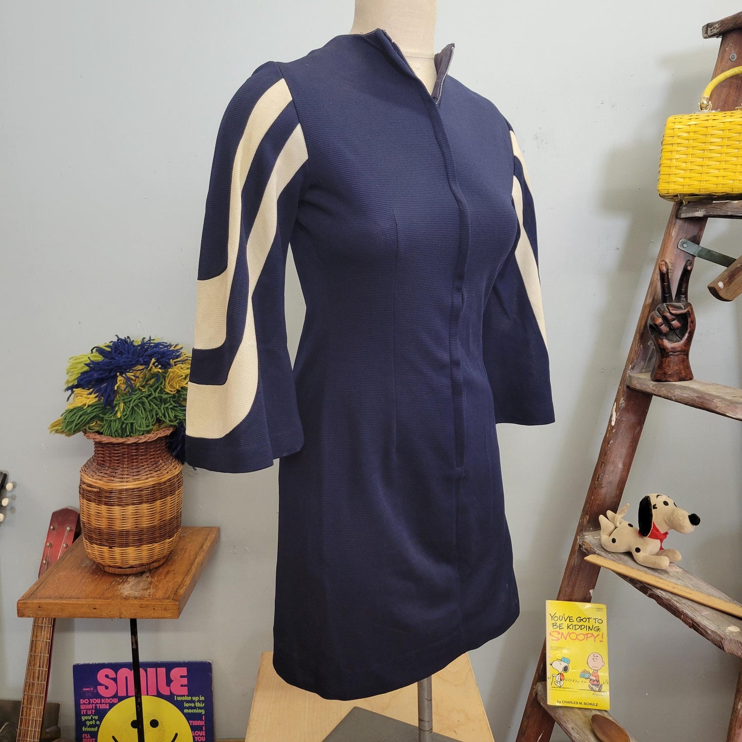 vtg 70s BELL SLEEVE DRESS / vintage retro womens small op art striped sleeve geometric psychedelic two tone navy blue autumn fashion dressy