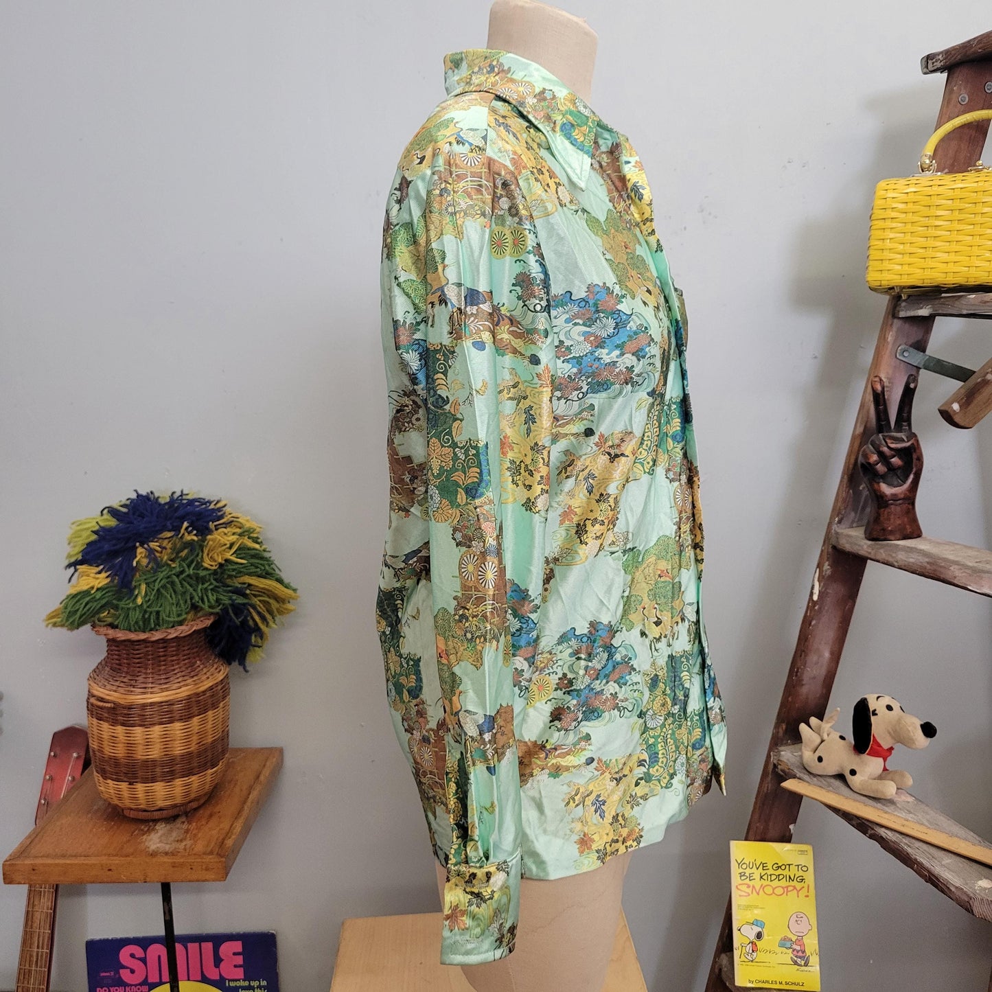 vtg 70s SILKY PATTERN TOP // vintage waltch clarkes psychedelic Asian bird peacock print disco retro polyester patterned blouse autumn top