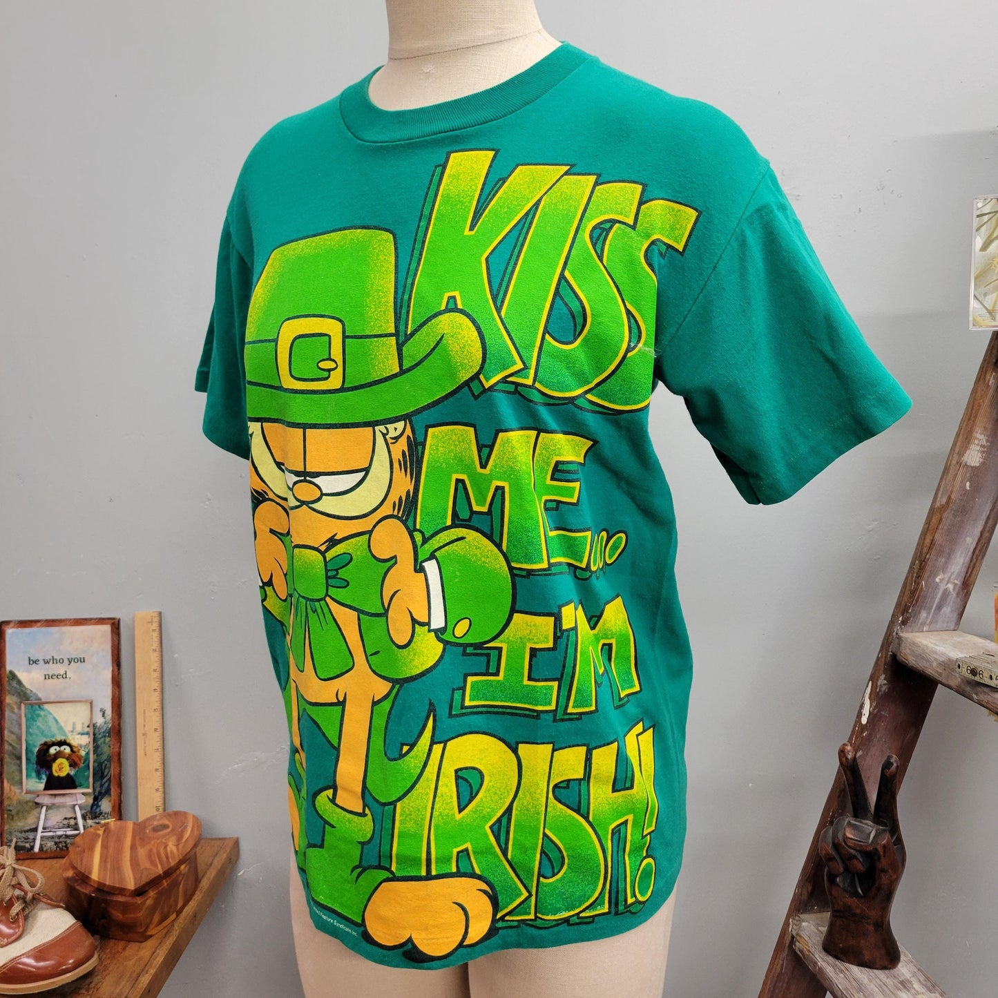vtg 80s GARFIELD IRISH TSHIRT // vintage anvil medium st patricks  jim davis medium kiss me I'm irish big face print aop retro cartoon  cat