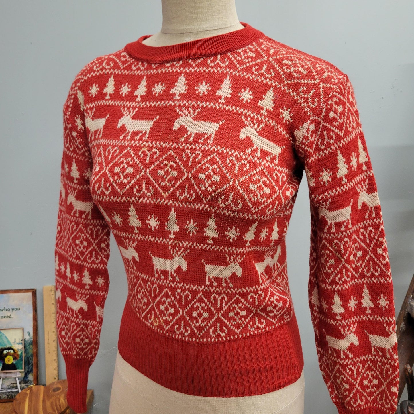 vtg 70s KNIT MOOSE SWEATER // vintage by pandora small cute evergreen tree pattern winter snowflake print novelty print womens 40s style top