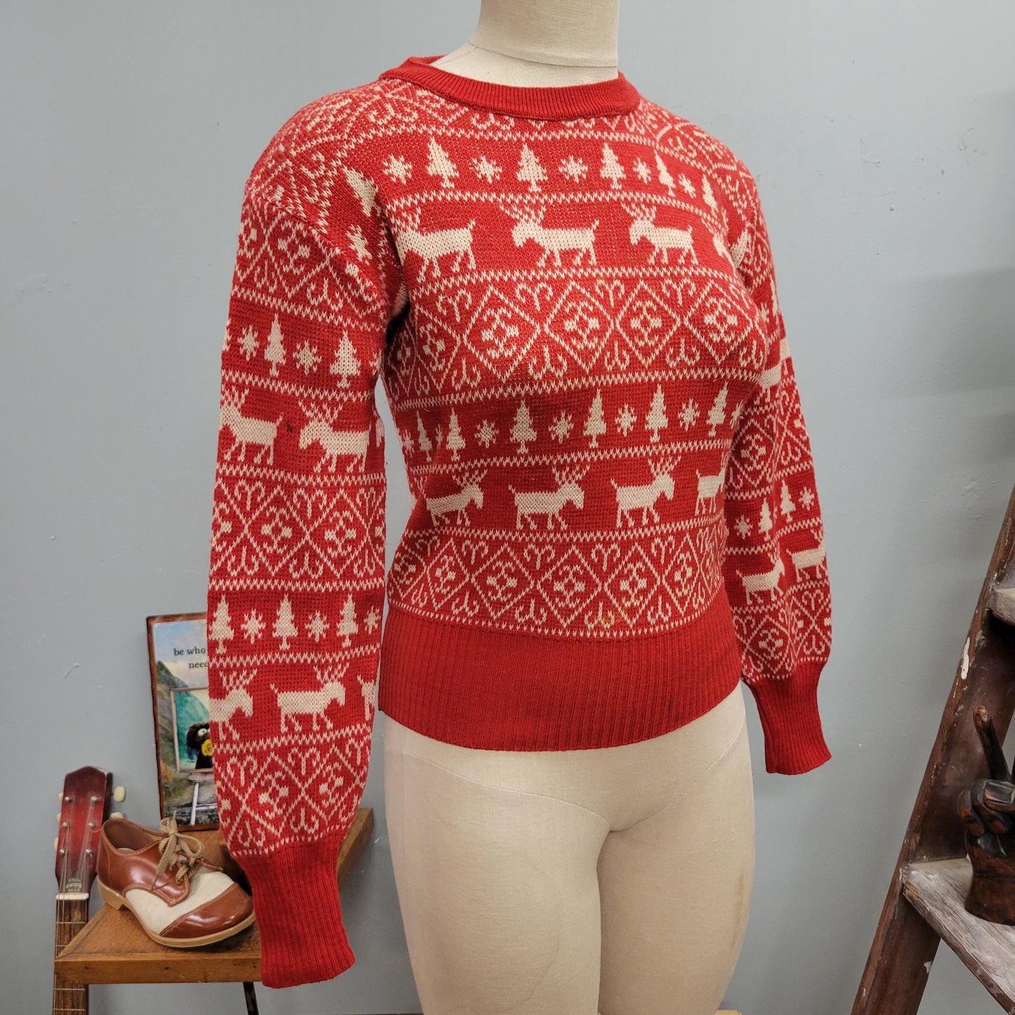 vtg 70s KNIT MOOSE SWEATER // vintage by pandora small cute evergreen tree pattern winter snowflake print novelty print womens 40s style top