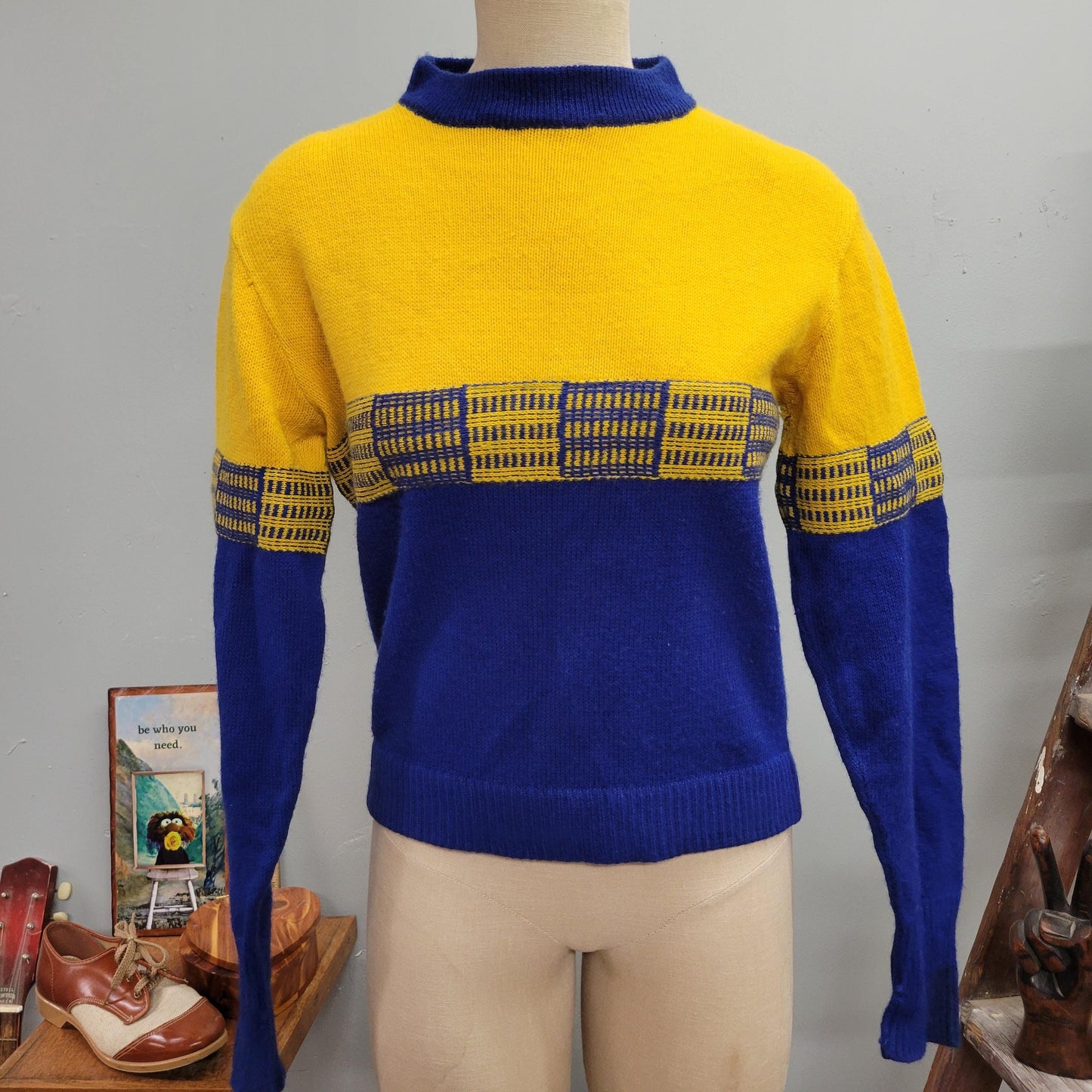 vtg 80s BUILDINGS PATTERN SWEATER // vintage genuine kandel 38 acrylic two tone abstract city skyline embroidered varsity cheerleader style