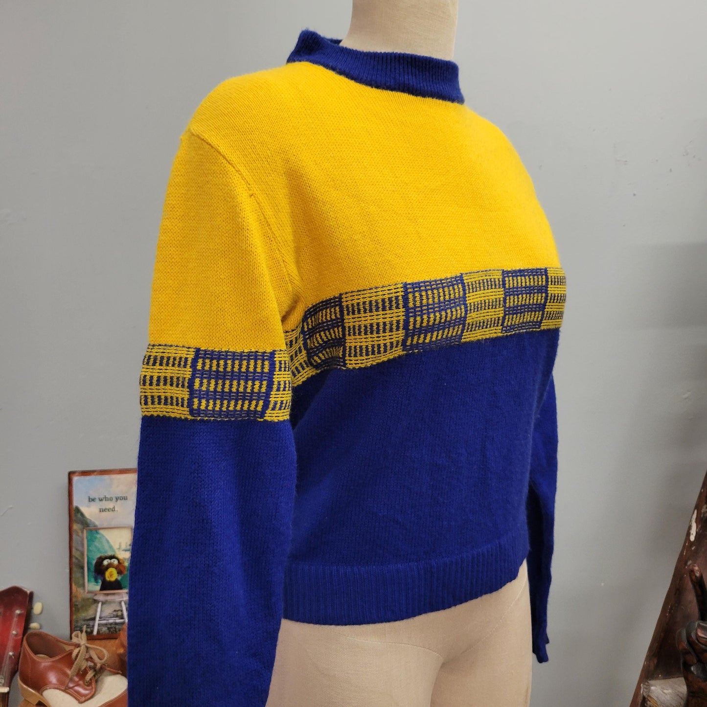 vtg 80s BUILDINGS PATTERN SWEATER // vintage genuine kandel 38 acrylic two tone abstract city skyline embroidered varsity cheerleader style