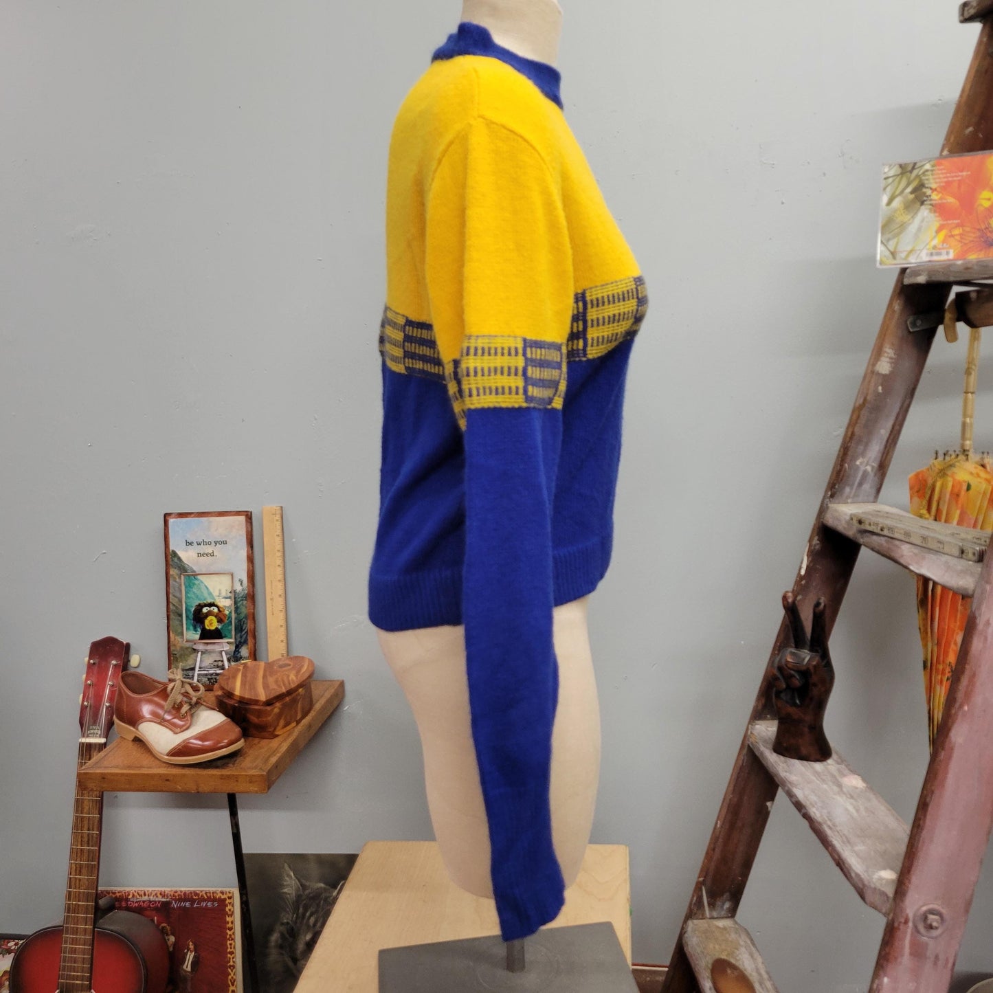 vtg 80s BUILDINGS PATTERN SWEATER // vintage genuine kandel 38 acrylic two tone abstract city skyline embroidered varsity cheerleader style