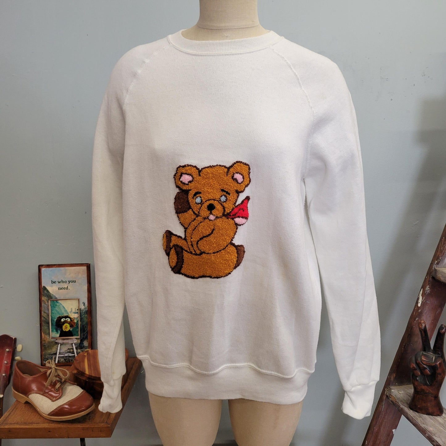 vtg 80s EMBROIDERED BEAR SWEATSHIRT // vintage bassett walker xl womens cute white teddy bear applique granny teacher style casual shirt