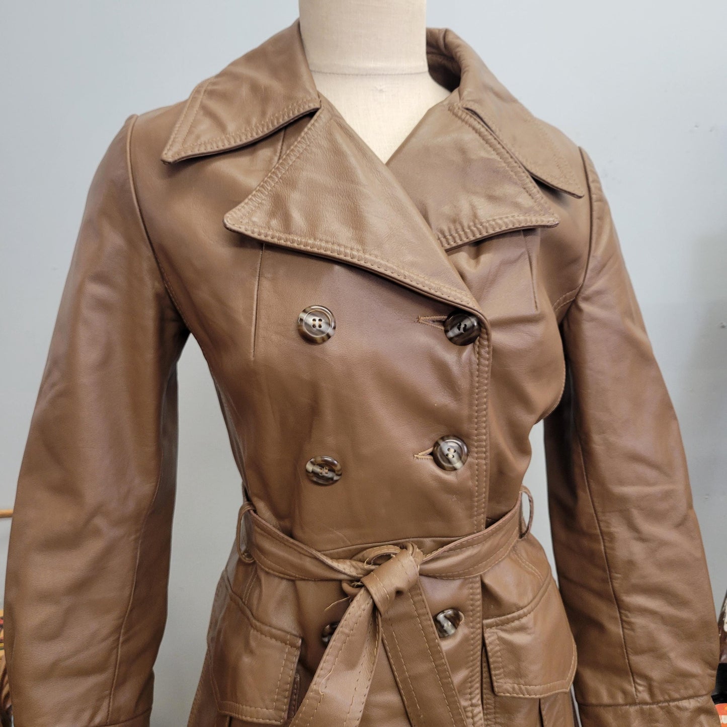 vtg 70s BROWN LEATHER COAT / vintage imperial leather & sports 11/12 womens medium jumbo pointy collar belted trench coat mod autumn duster