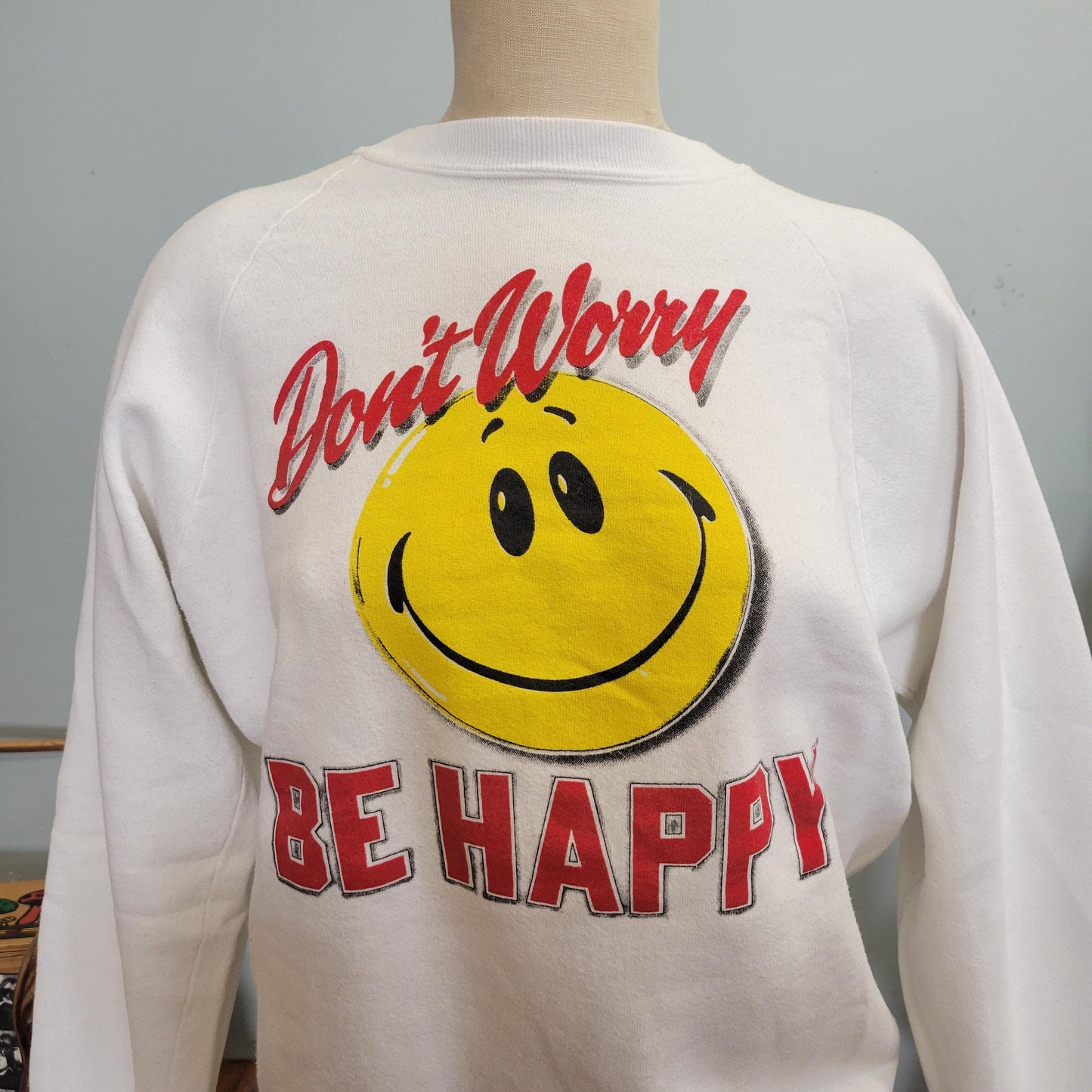 vtg 80s DONT WORRY be HAPPY sweatshirt // vintage crewneck fruit of the loom large yellow smiley face cute funny saying stay positive shirt
