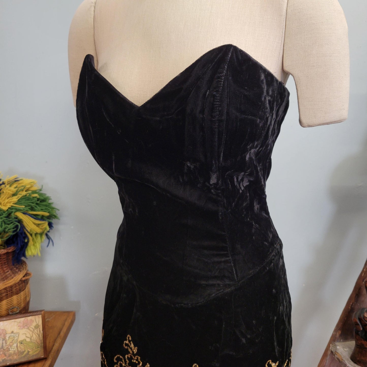 vtg 80s GUNNE SAX DRESS // vintage strapless jessica mclintock gunne sax medium black velvet gold floral beading vamp style sweetheart sexy