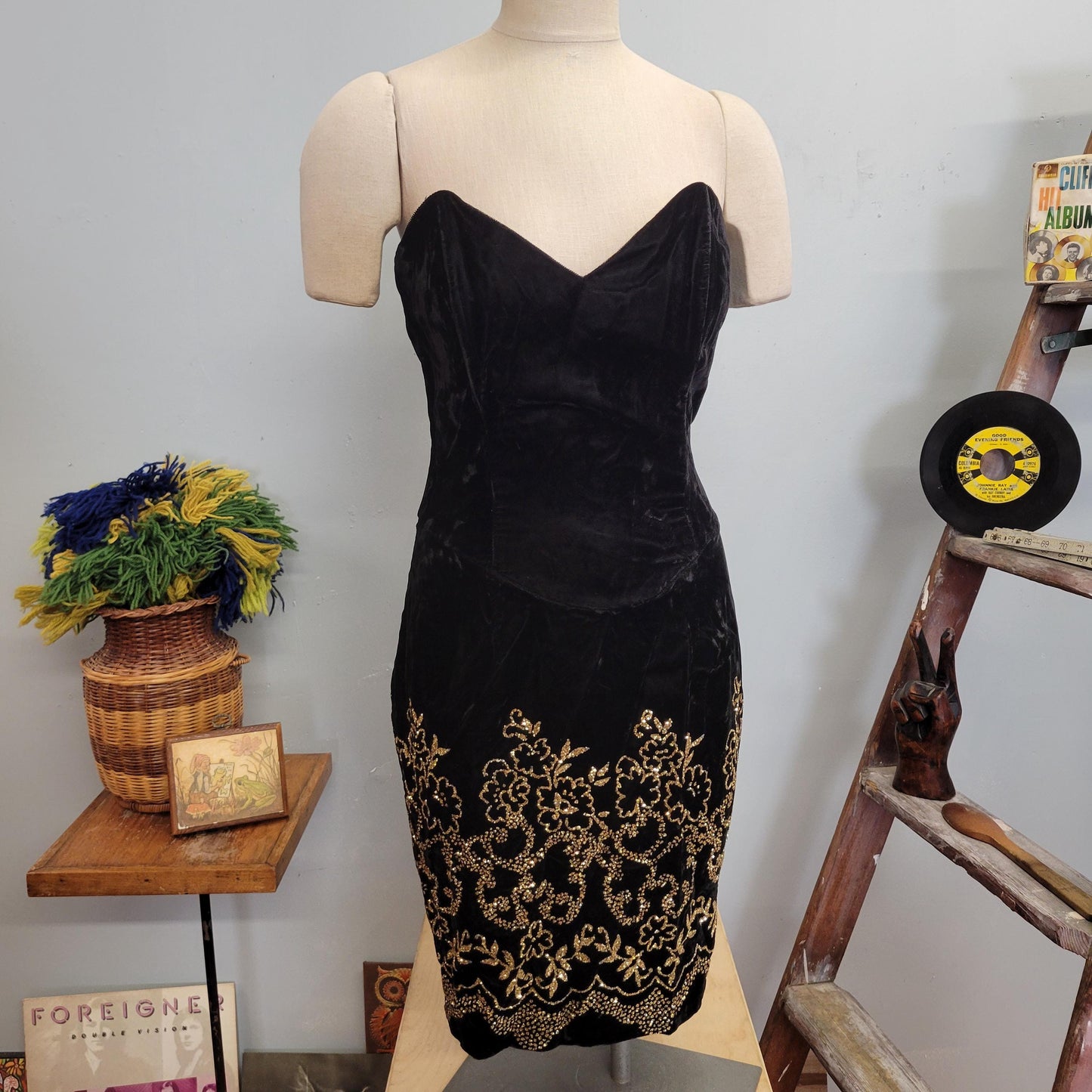 vtg 80s GUNNE SAX DRESS // vintage strapless jessica mclintock gunne sax medium black velvet gold floral beading vamp style sweetheart sexy
