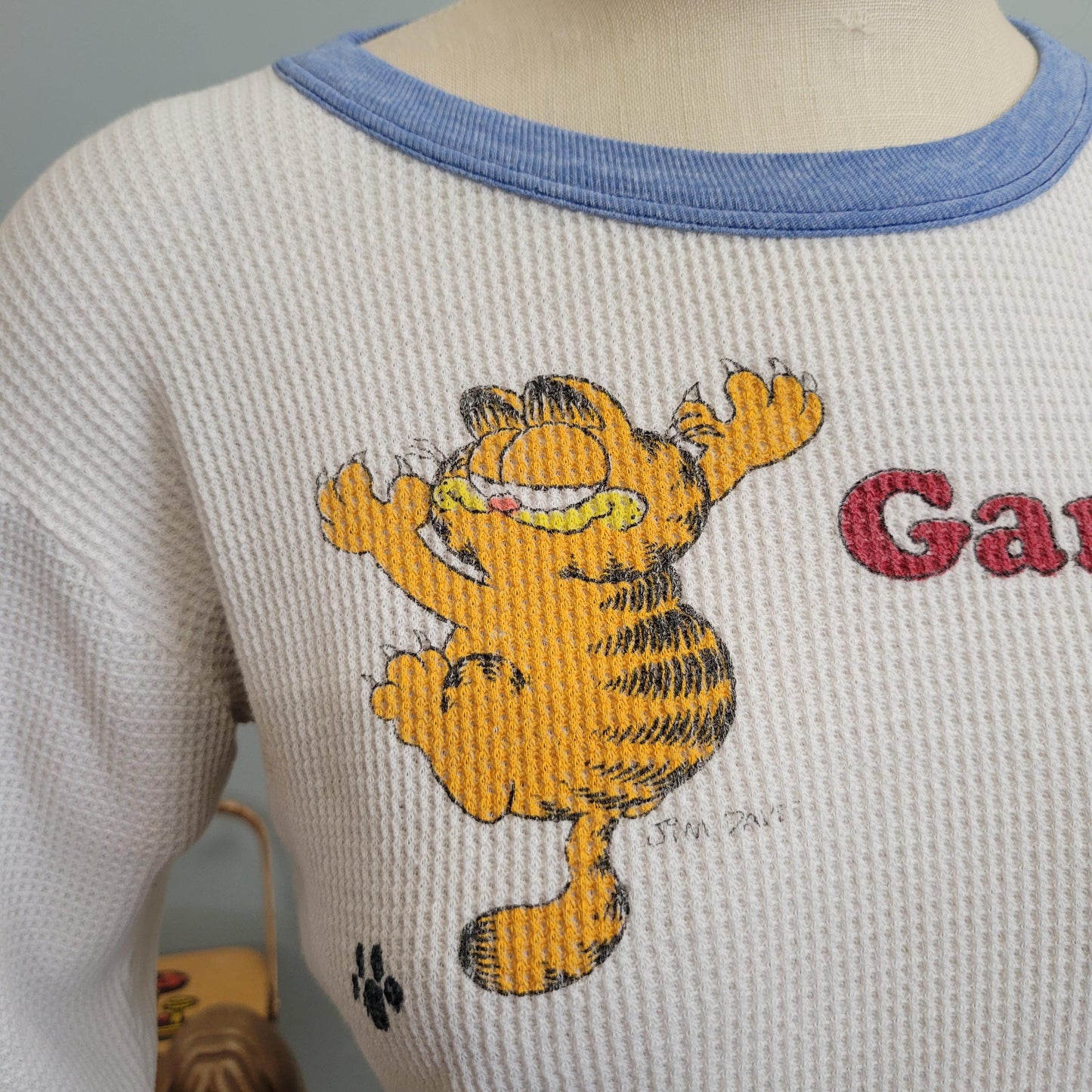 vtg 80s GARFIELD THERMAL SHIRT // vintage small womens jim davis sunday comics waffle weave ringer graphic tee cute stylish winter fashion