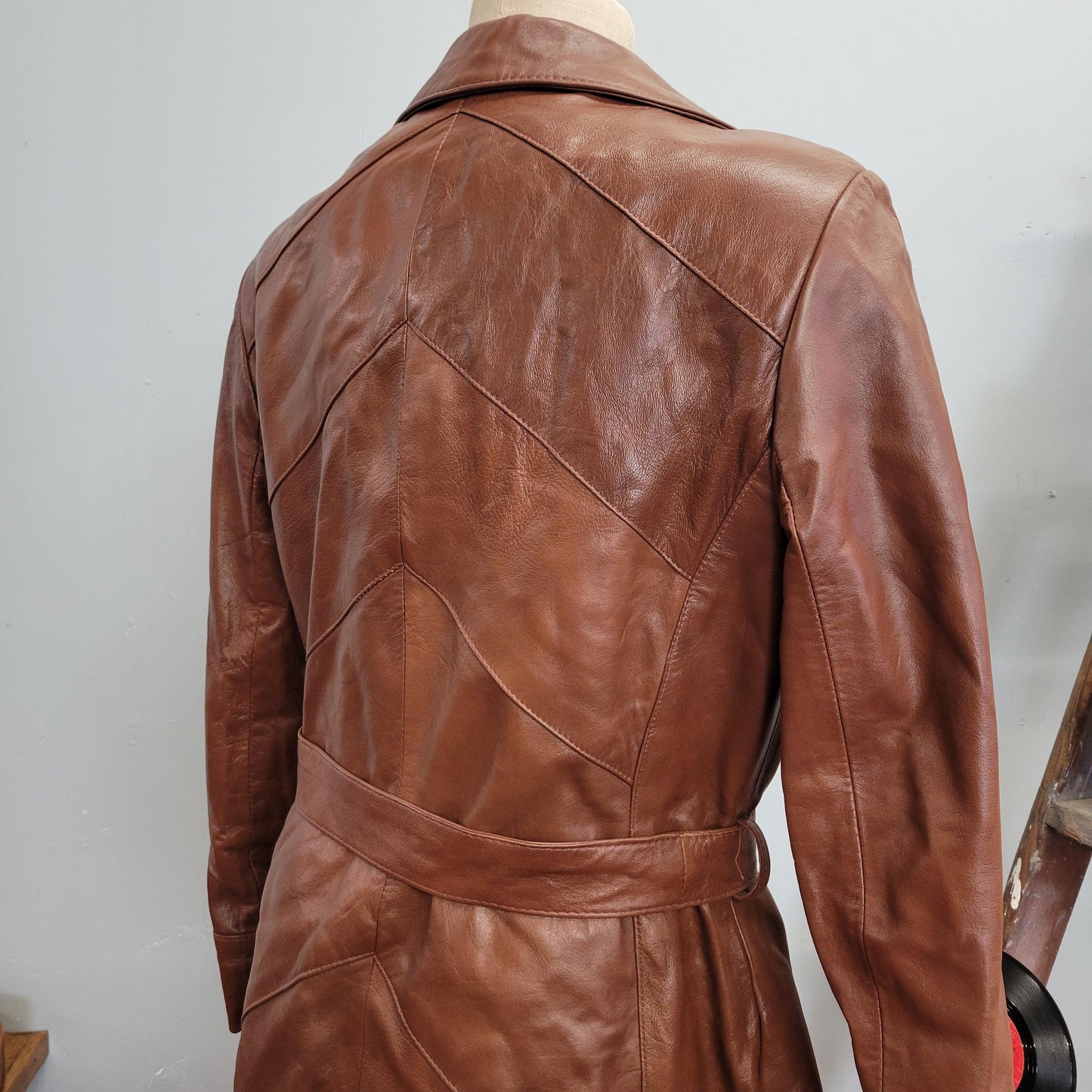 vtg 70s CARAMEL LEATHER COAT // vintage dan di modes medium womens brown angled stitch detail belted collared stroller brown trench duster