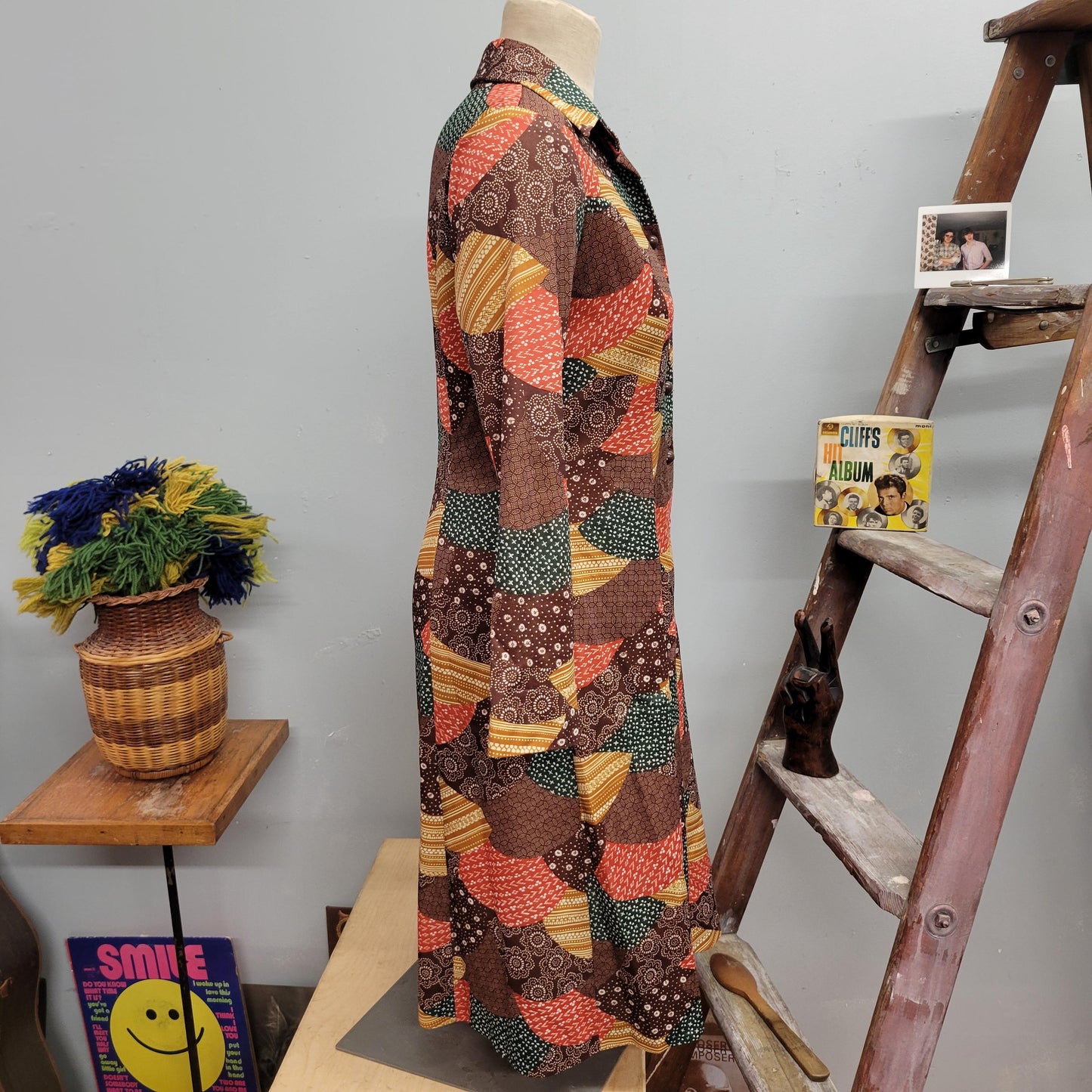 vtg 70s PATCHWORK DRESS // vintage autumn fall fashion sears womens medium floral bandana abstract patterned collared mod hippie brady bunch