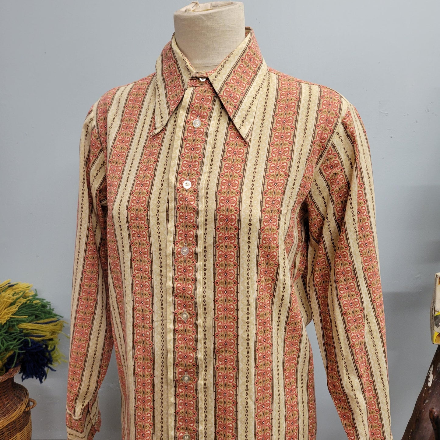 vtg 70s PATTERNED BUTTON DOWN  // vintage manhattan u-30 medium mens psychedelic pointy collar retro hippie western disco dress shirt blouse