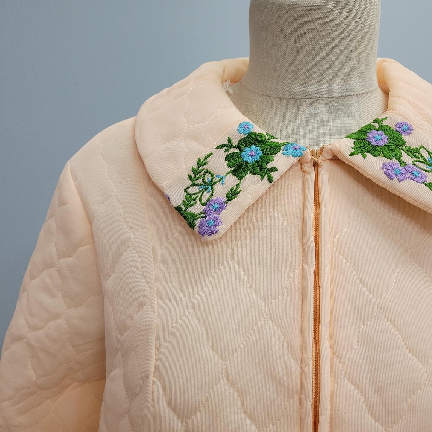 vtg 60s PINK EMBROIDERED ROBE // vintage J.C. Penney 18 women’s pastel embroidered quilted loungewear bed jacket house coat fancy pajamas