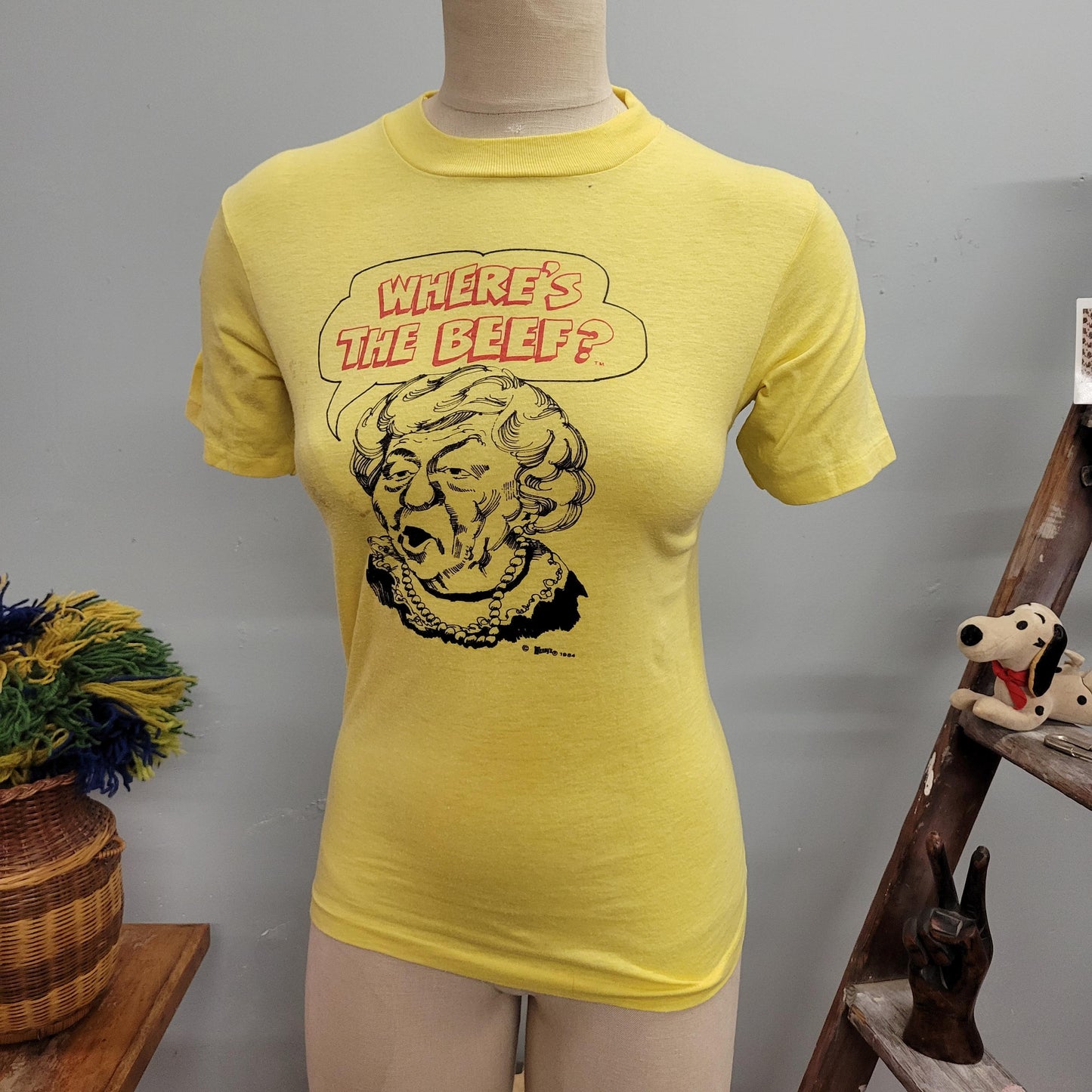 vtg 80s WENDYS BEEF TSHIRT // vintage funny food 1984 teammates adult unisex small paper thin hand drawn restaurant staff retro fast food