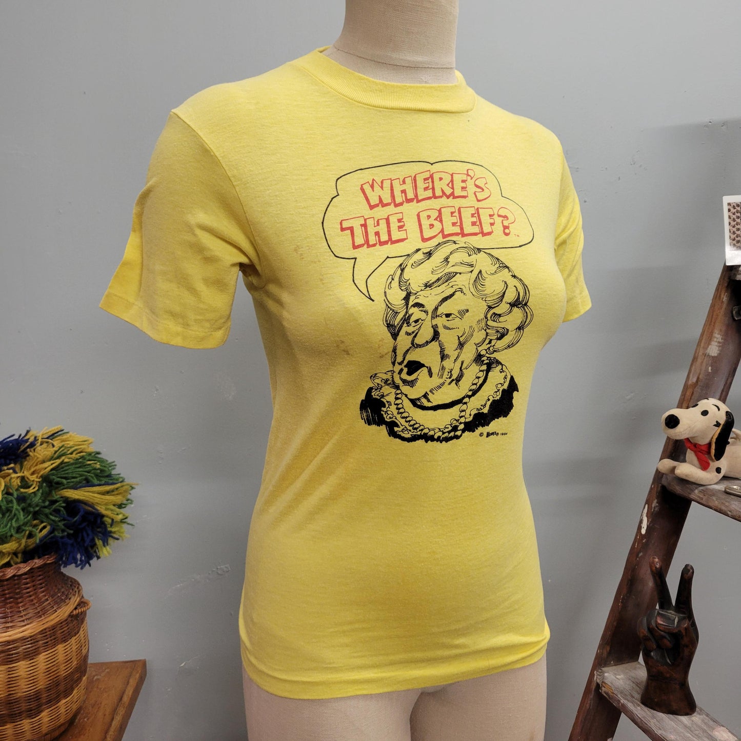 vtg 80s WENDYS BEEF TSHIRT // vintage funny food 1984 teammates adult unisex small paper thin hand drawn restaurant staff retro fast food