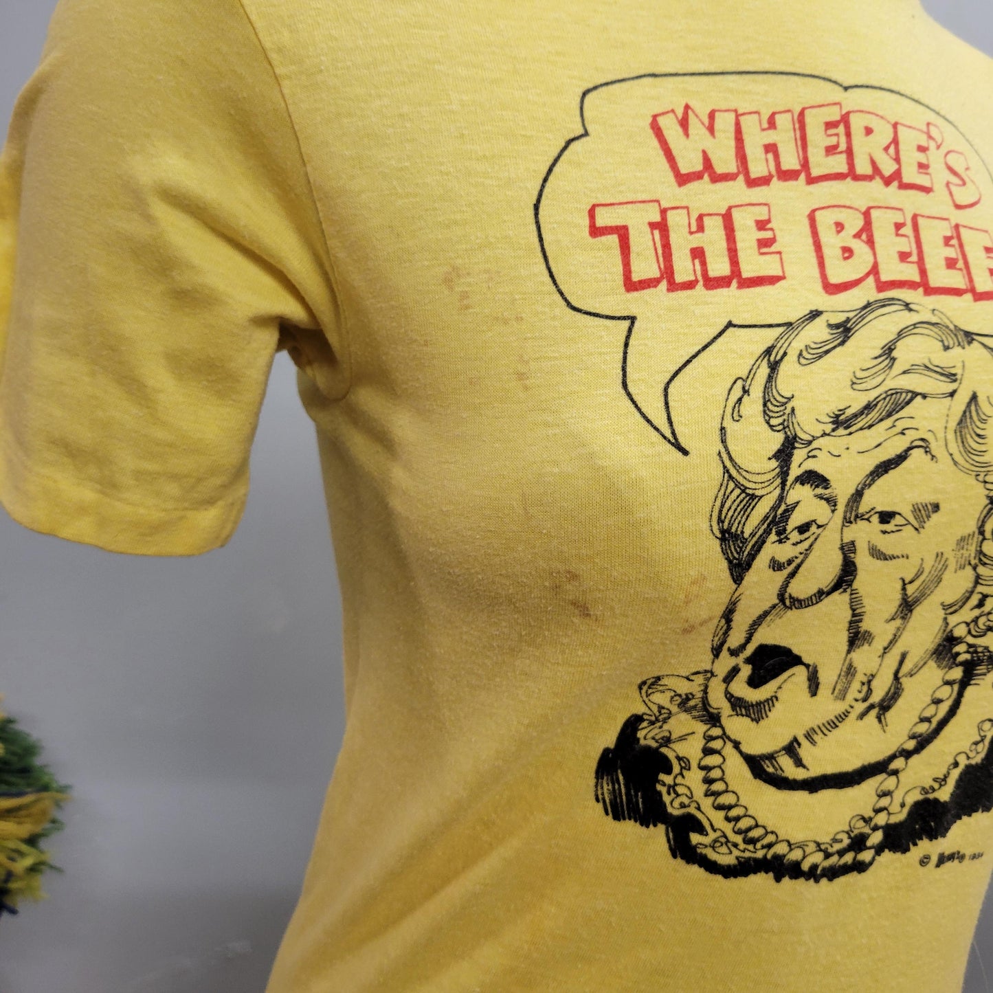 vtg 80s WENDYS BEEF TSHIRT // vintage funny food 1984 teammates adult unisex small paper thin hand drawn restaurant staff retro fast food