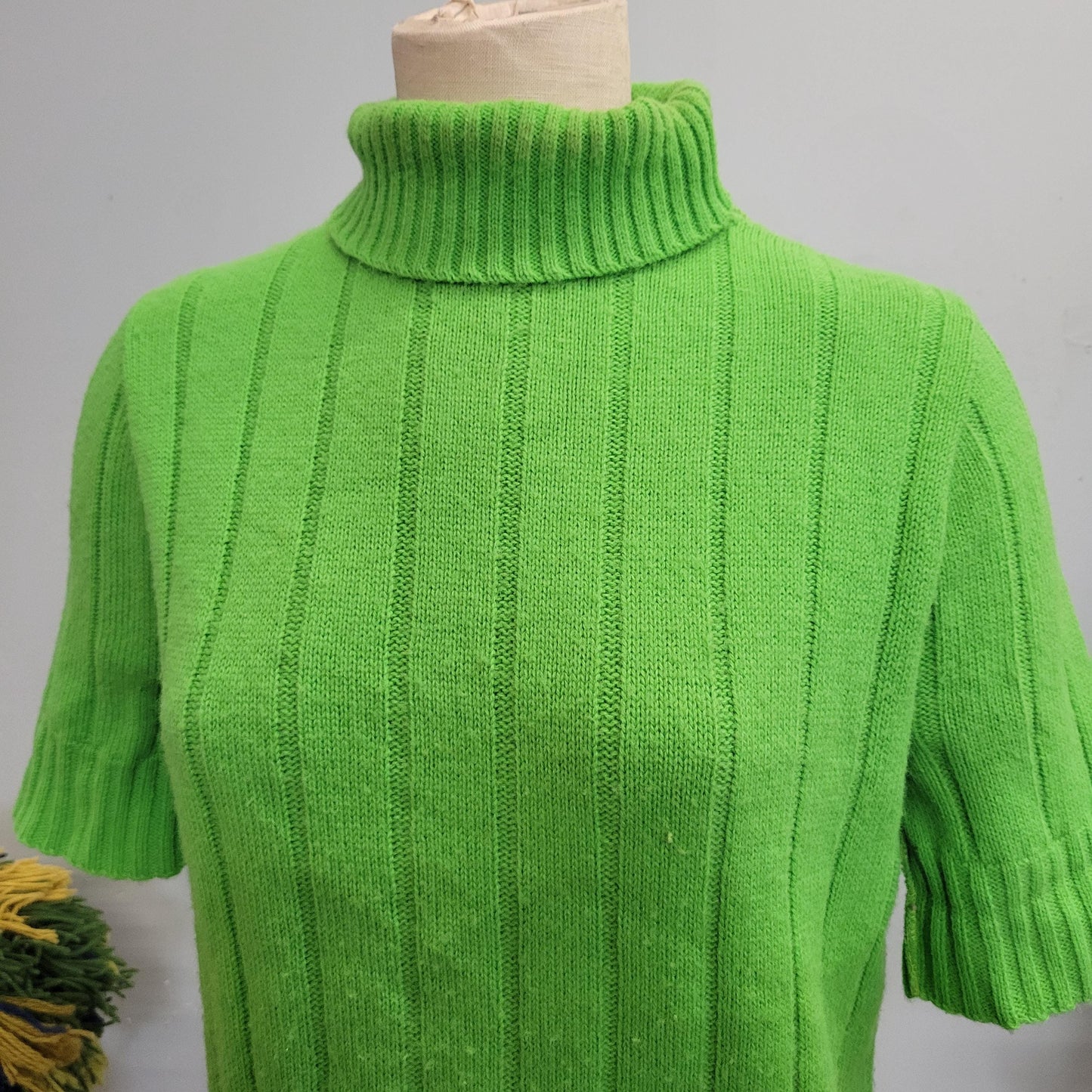 vtg 60s GREEN RIBBED SWEATER // vintage de mura medium womens bright lime green mod retro surfer syle cowl neck warm autumn casual cute top