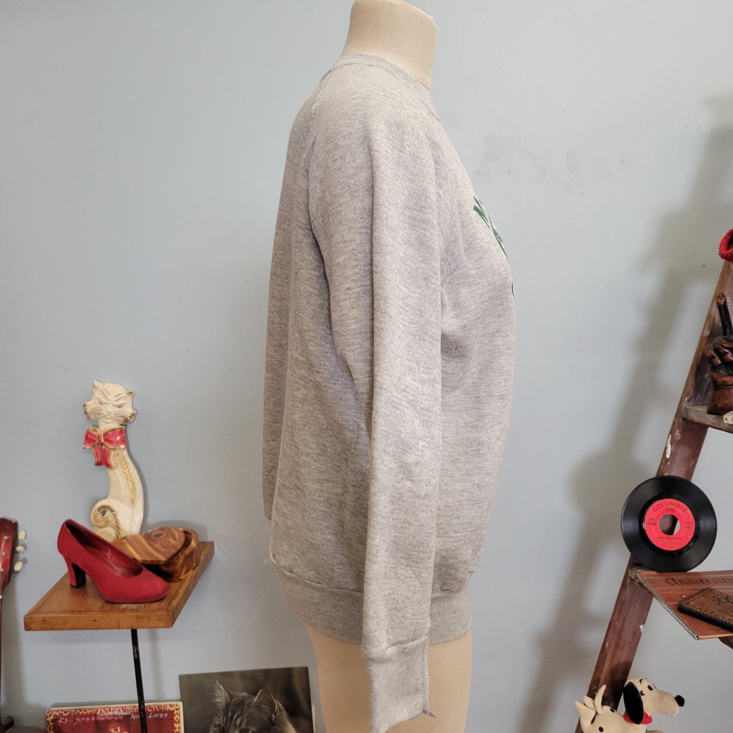 vtg 70s MCGUIRES CREME LIQUOR Sweatshirt // vintage crewneck sportswear large 42-44 light gray irish liqueur farm graphic tee casual autumn