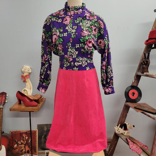 vtg 70s SOFT FLORAL DRESS // vintage bat wing sleeve women’s medium floral pattern fleece autumn tones sweater dress retro hippie mod funky