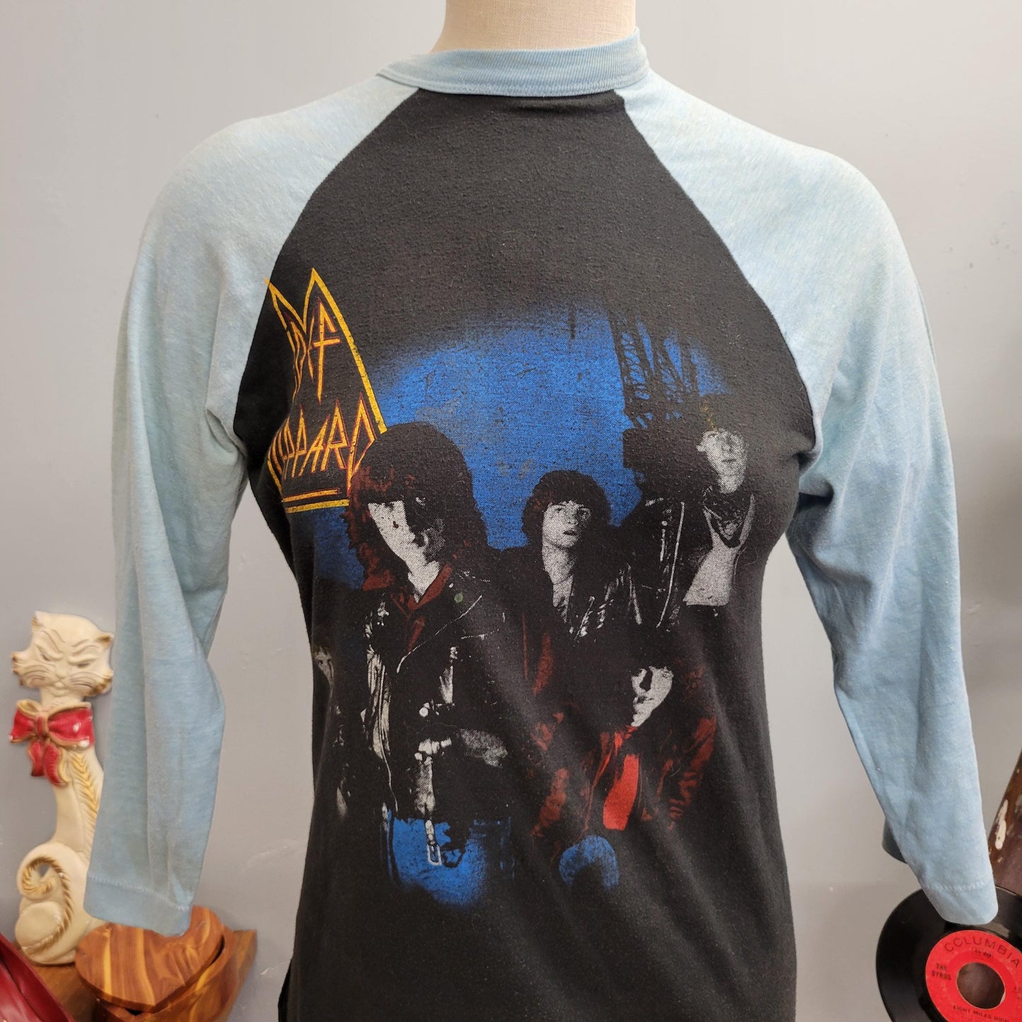 vtg 80s DEF LEPPARD RAGLAN // vintage band tee tee jays medium rock brigade tour shirt two toned big face print faded soft hair metal glam
