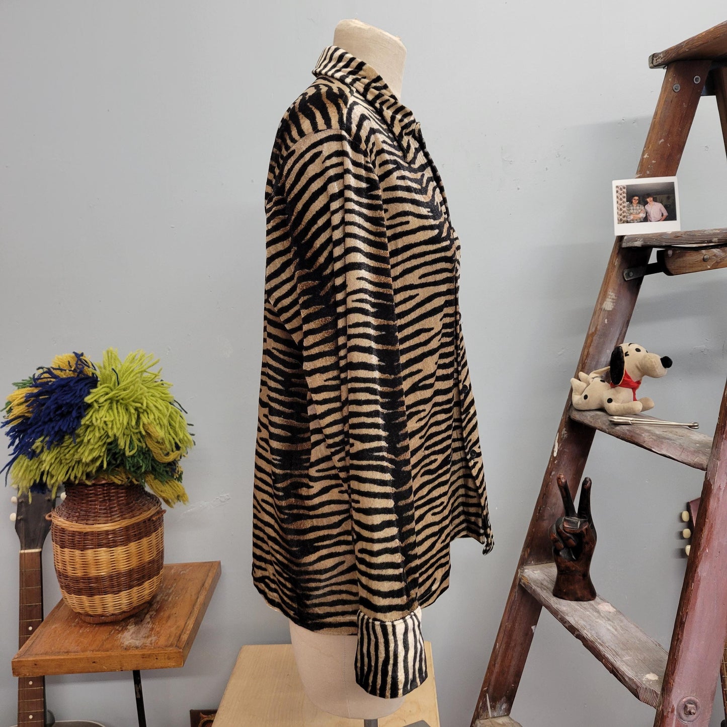 vtg 90s VELVET TIGER PRINT top // vintage krush medium mens button down gold black animal print pointy collar retro disco raver alternative