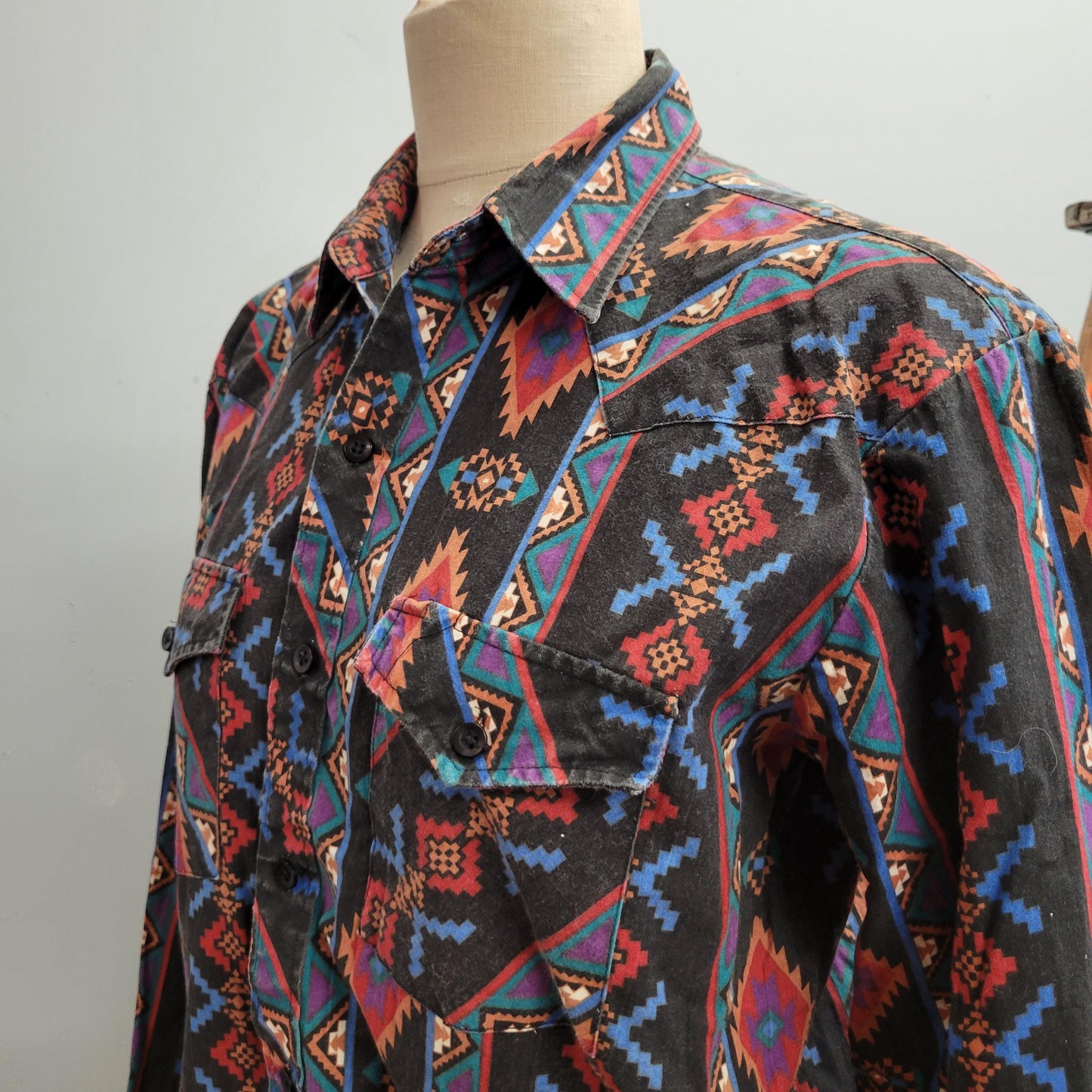 vtg 70s WESTERN BUTTON DOWN  // vintage authentic western youngbloods shirt medium cowboy texas style aztec southwestern all over print