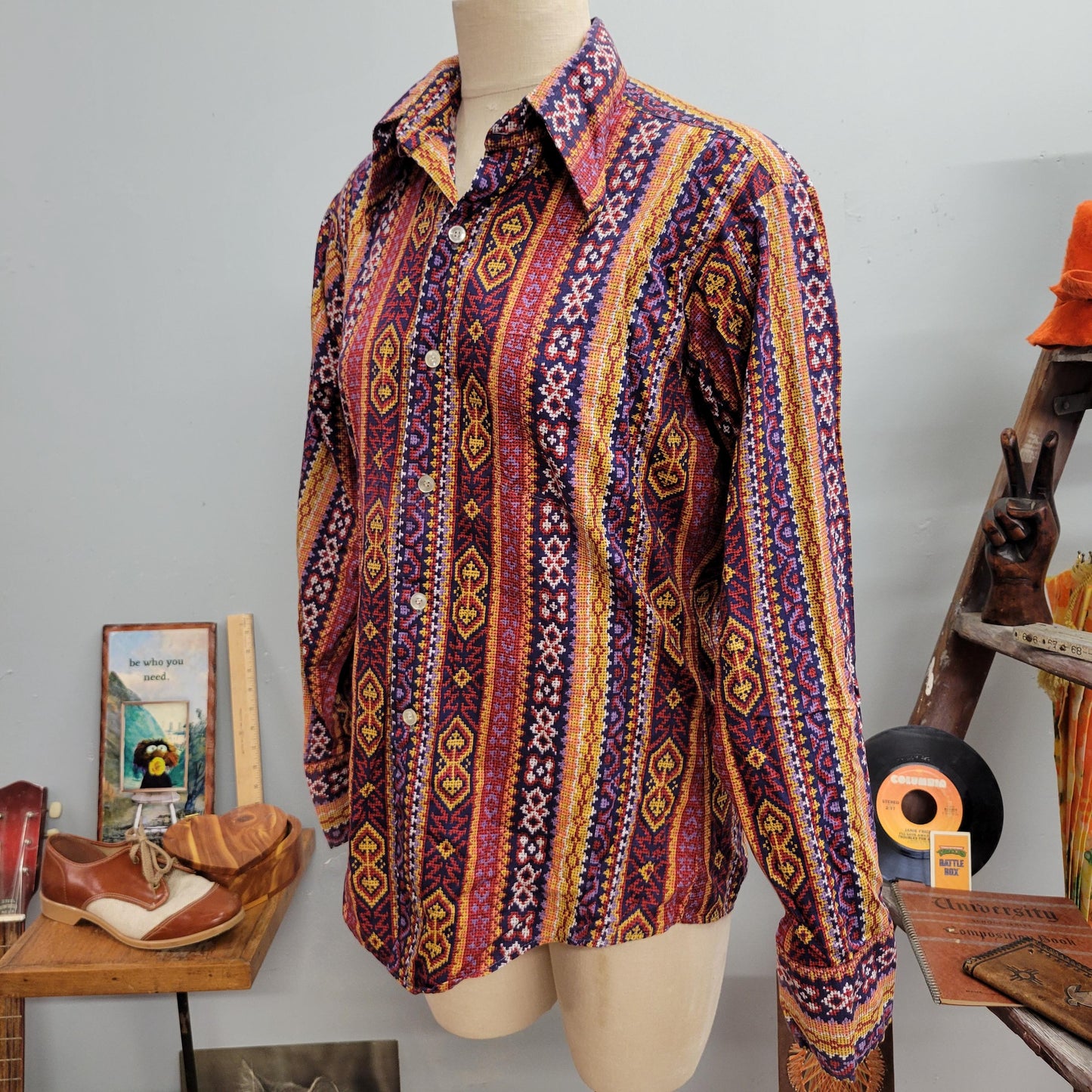 vtg 70s PSYCHEDELIC BUTTON DOWN Shirt // vintage montgomery ward top medium unisex tapestry pattern abstract pointy collar retro hippie mod