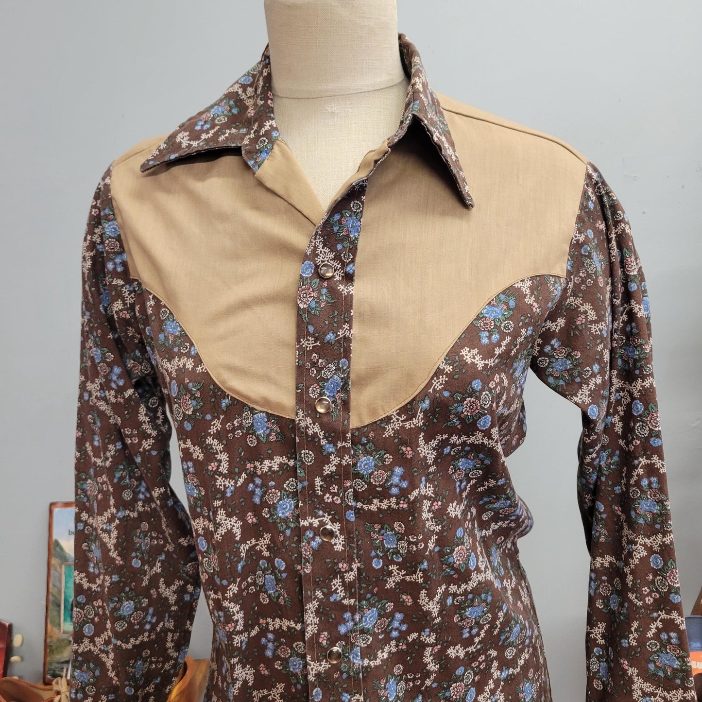 vtg 70s WESTERN PEARL SNAP Shirt // vintage floral sears western wear mens small calico floral beige western rodeo button down hippie style