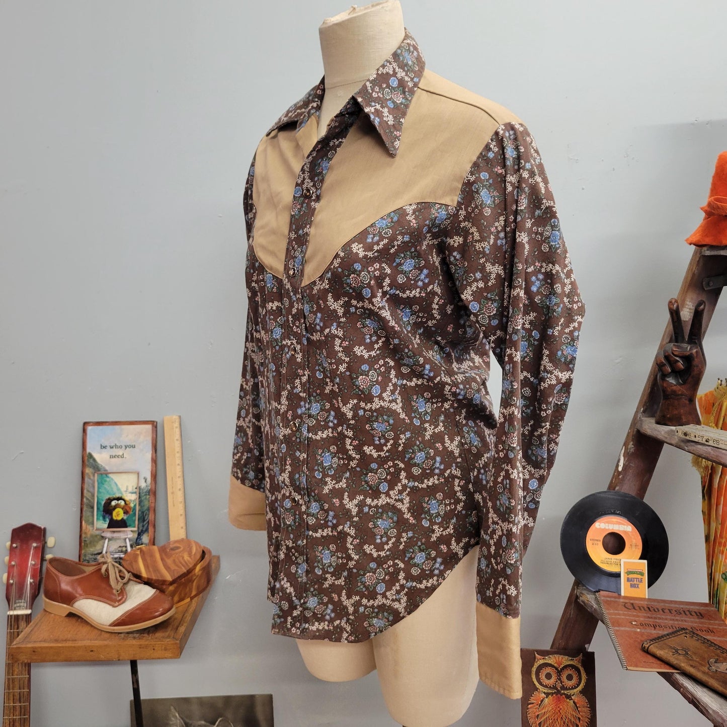 vtg 70s WESTERN PEARL SNAP Shirt // vintage floral sears western wear mens small calico floral beige western rodeo button down hippie style