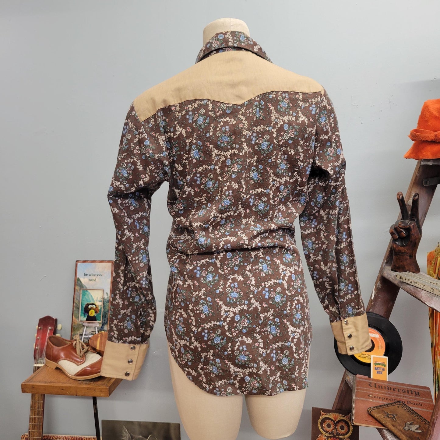 vtg 70s WESTERN PEARL SNAP Shirt // vintage floral sears western wear mens small calico floral beige western rodeo button down hippie style