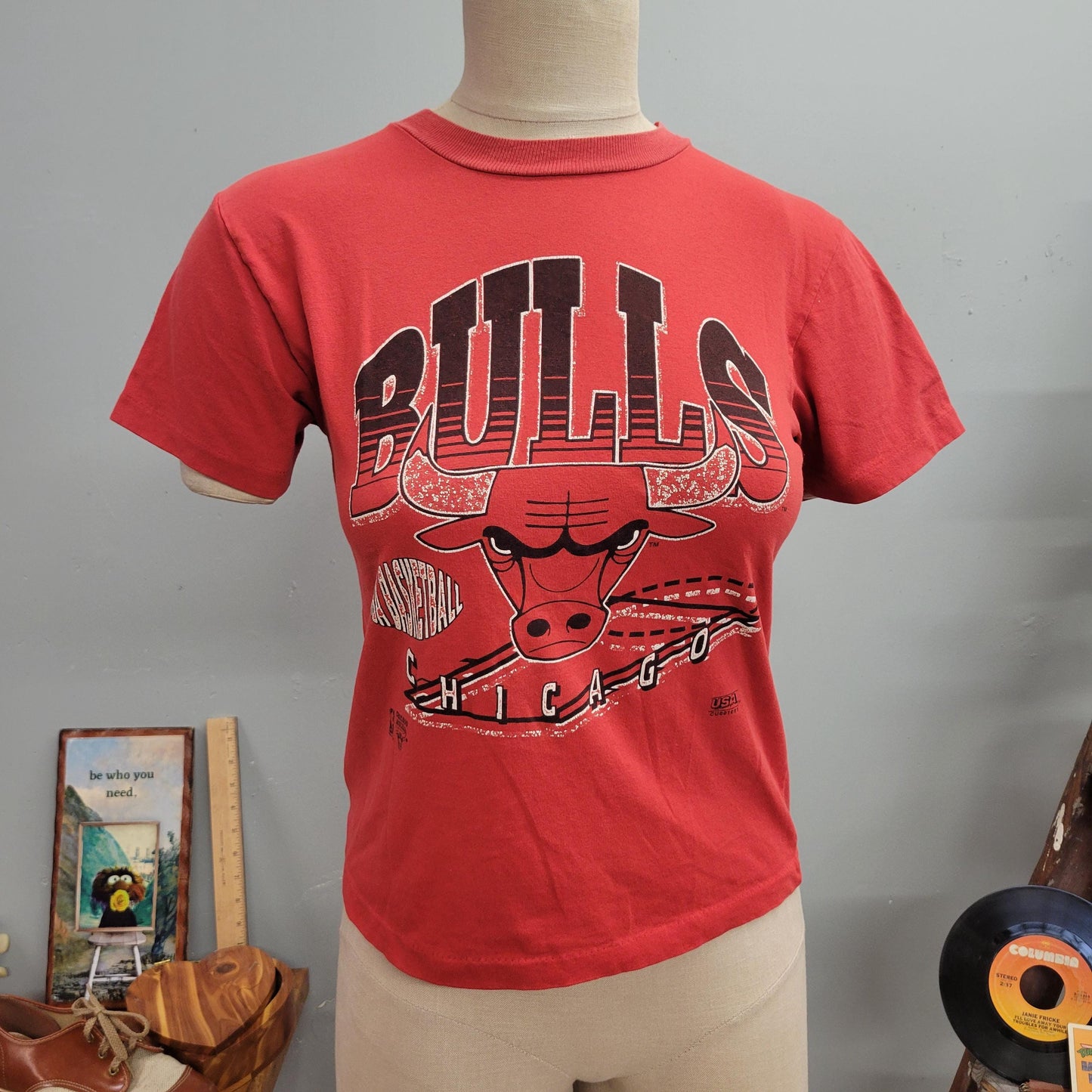 vtg 90s BULLS BASKETBALL TSHIRT/ vintage chicago bulls usa lineup youth large Michael Jordan sports paper thin baby tee crop top fitted top