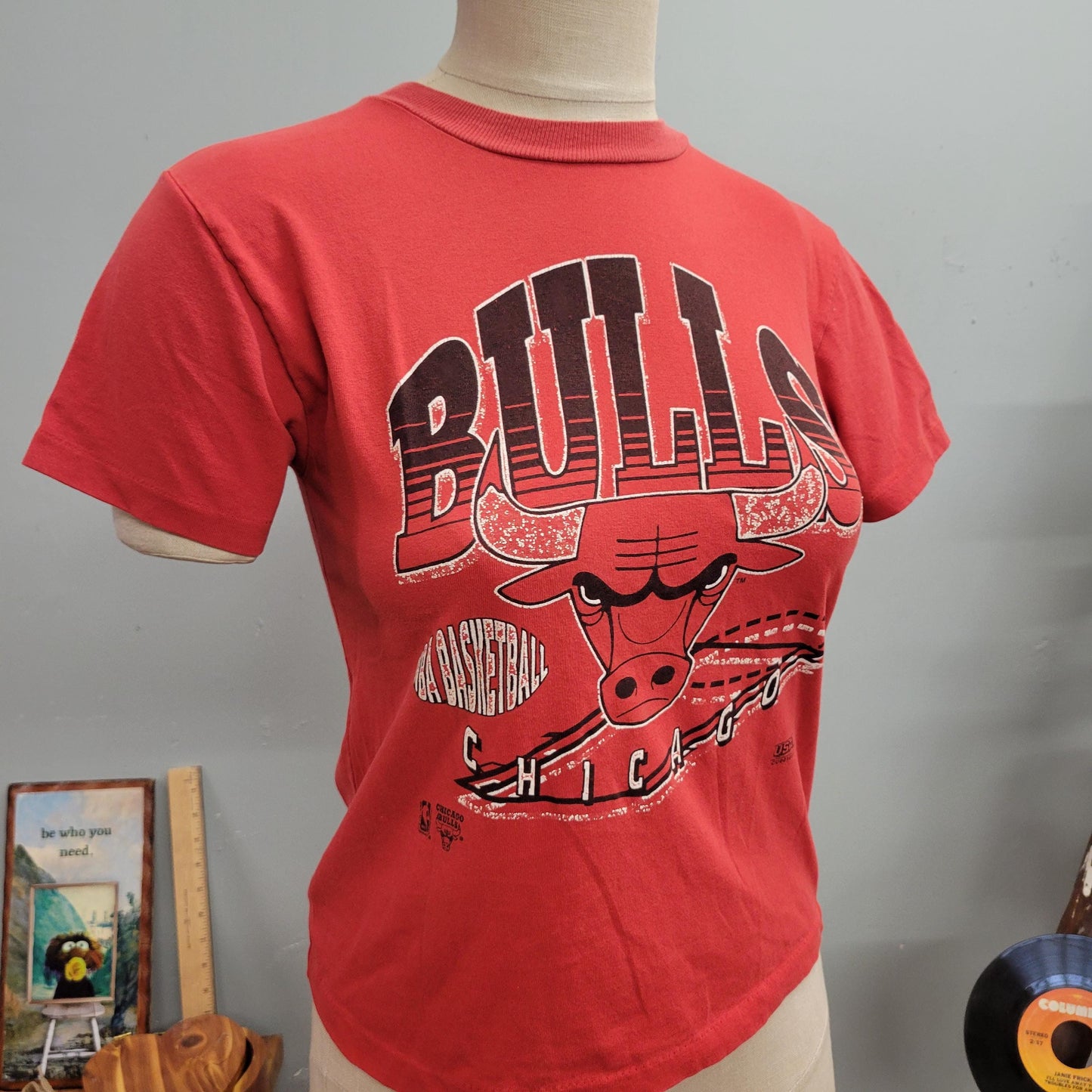 vtg 90s BULLS BASKETBALL TSHIRT/ vintage chicago bulls usa lineup youth large Michael Jordan sports paper thin baby tee crop top fitted top