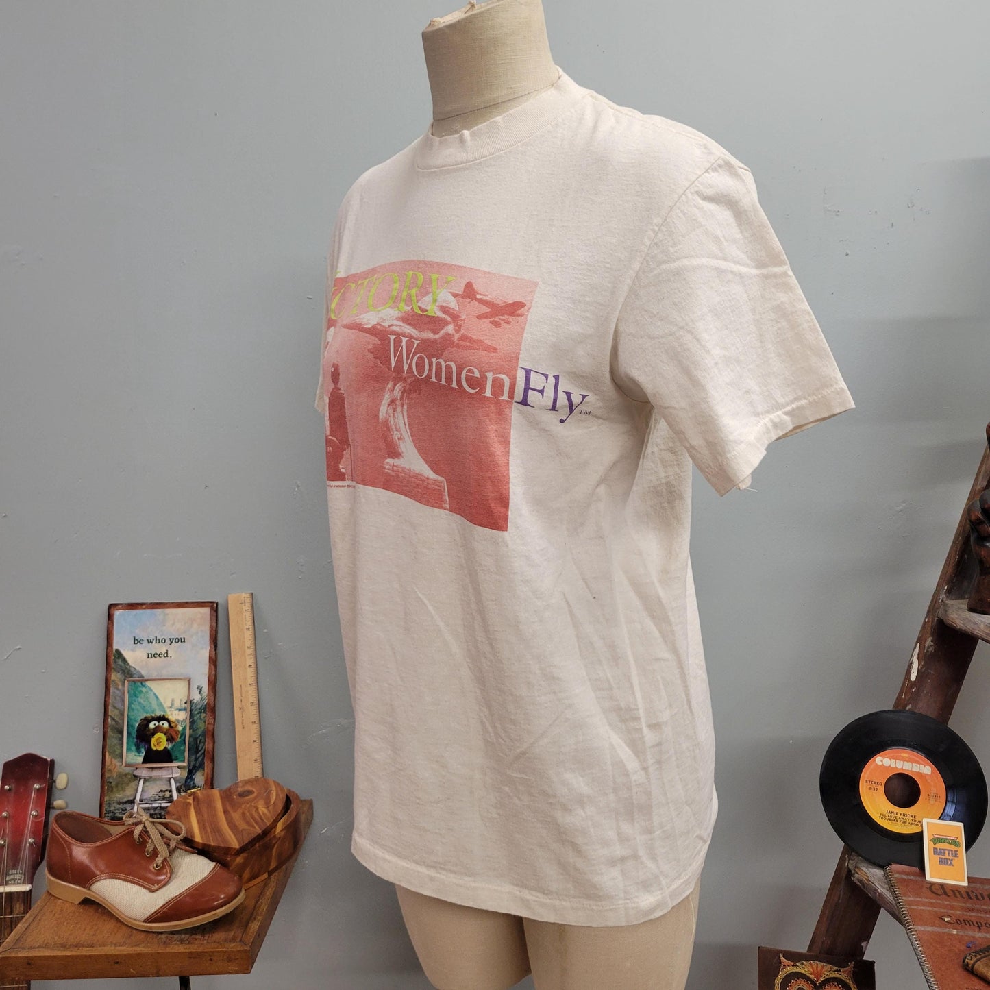vtg 90s VICTORY WOMEN TSHIRT // vintage oneita medium smithsonian women fly amelia earhart women in flight history museum art tee girl power