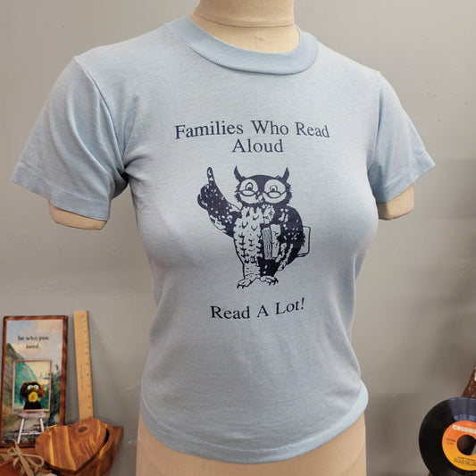 vtg 70s OWL READING TSHIRT // vintage youth large women small "families who read aloud read alot!" inspirational book worm pastel french cut