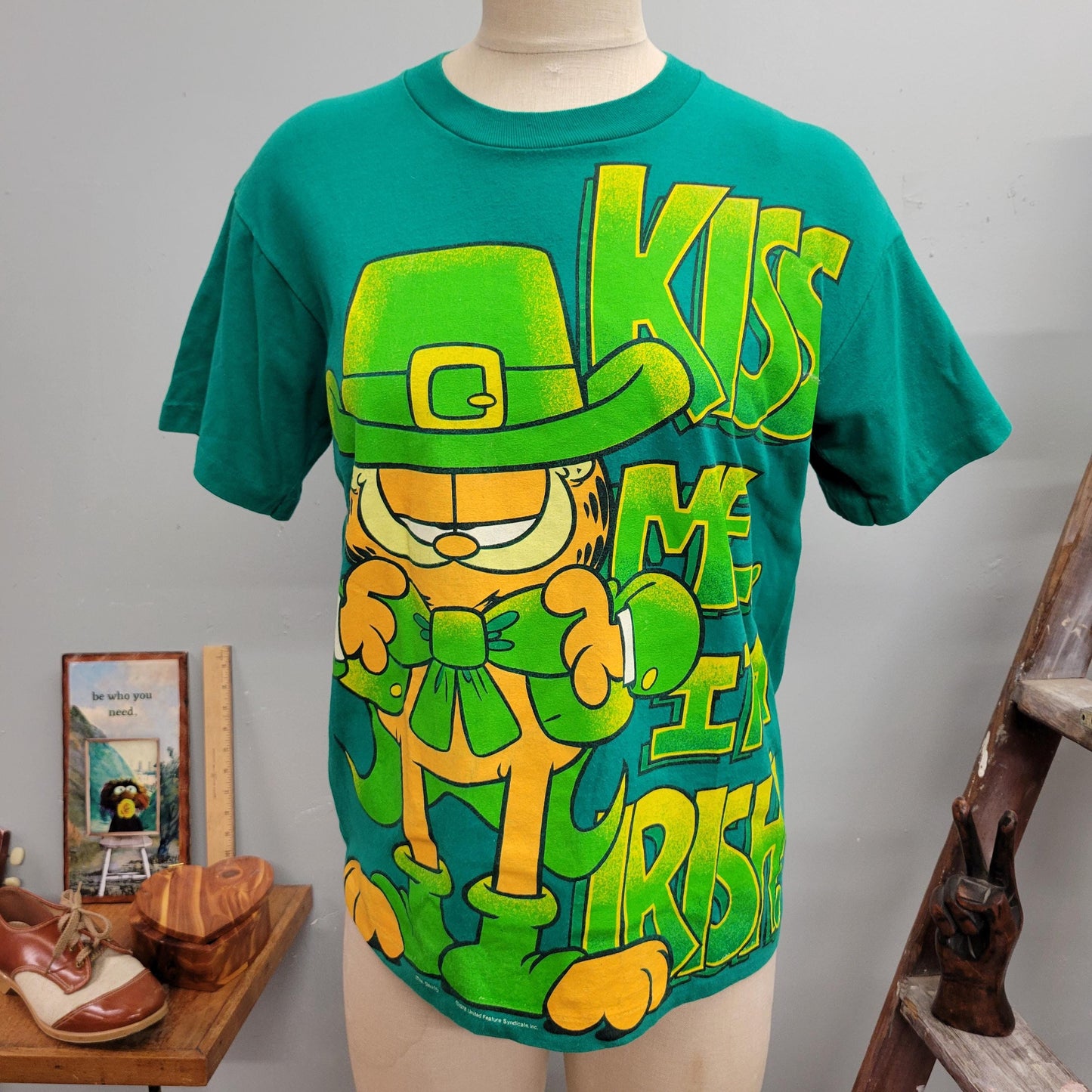 vtg 80s GARFIELD IRISH TSHIRT // vintage anvil medium st patricks  jim davis medium kiss me I'm irish big face print aop retro cartoon  cat