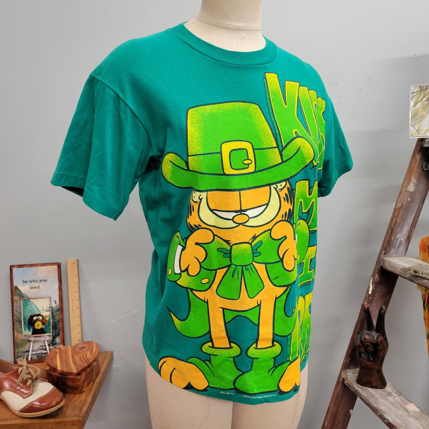 vtg 80s GARFIELD IRISH TSHIRT // vintage anvil medium st patricks  jim davis medium kiss me I'm irish big face print aop retro cartoon  cat